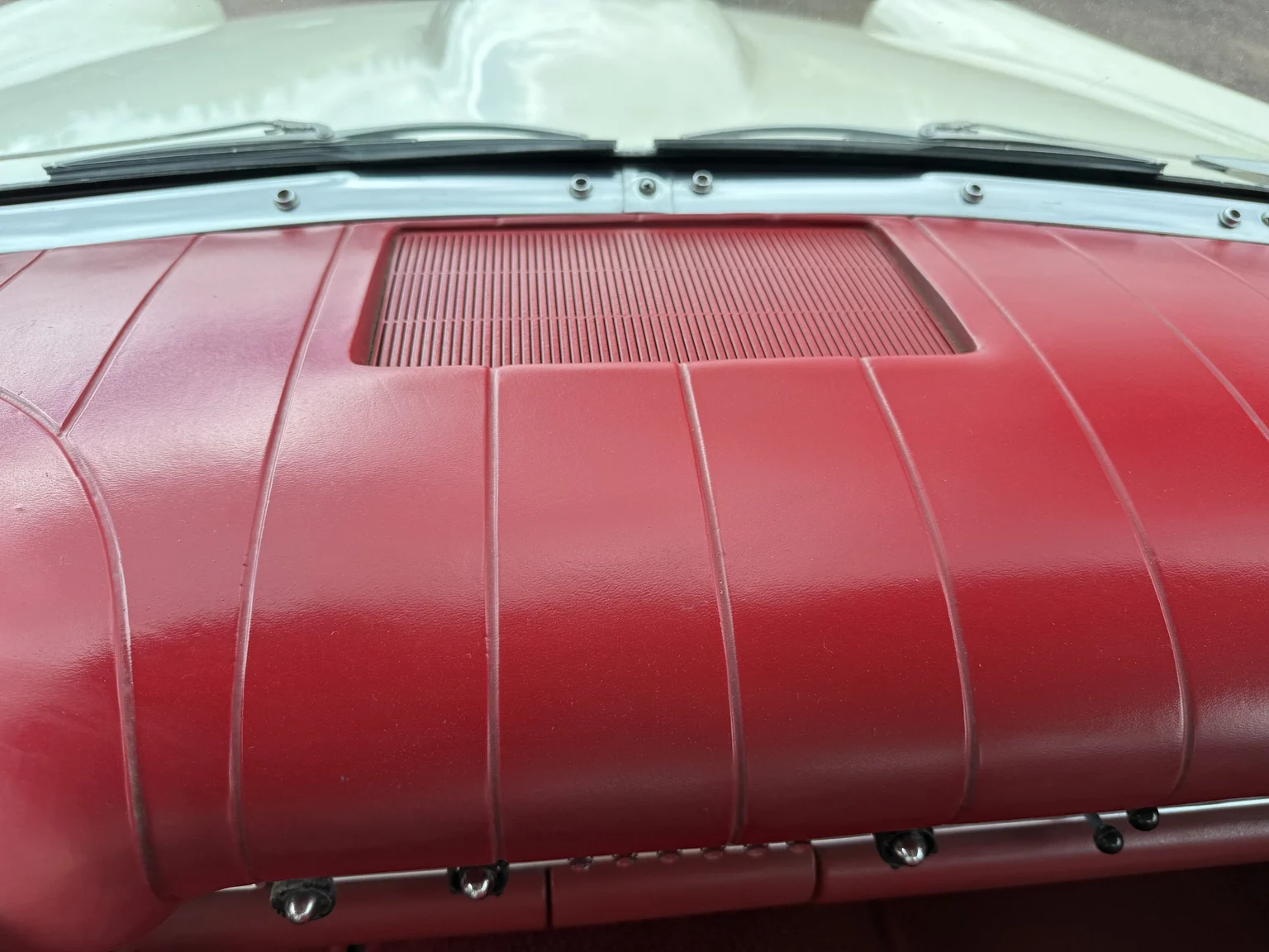 Interior image of 1957 Ford Thunderbird (23)