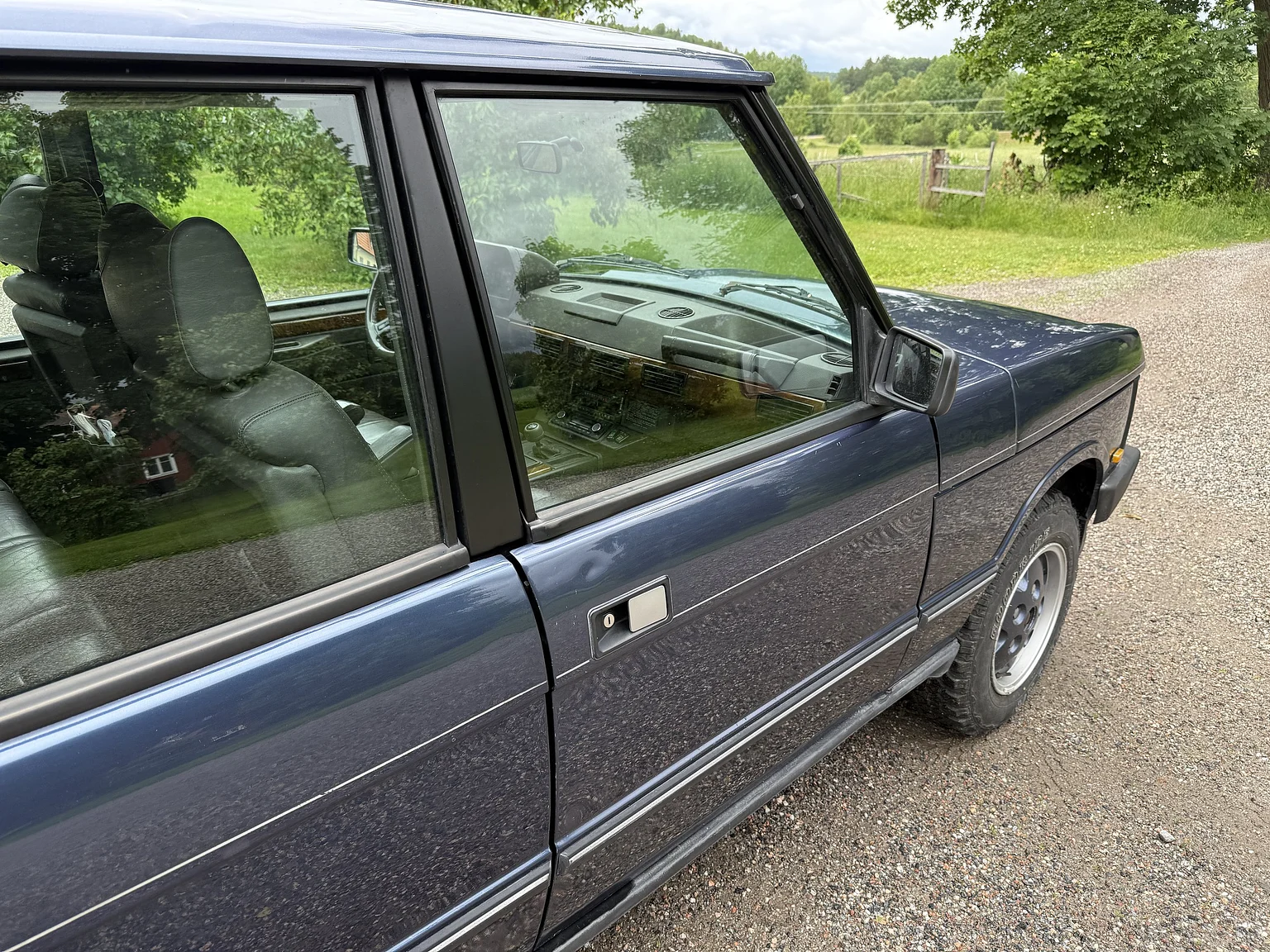 Exterior image of 1990 Range Rover Vogue SE 3.9 (32)