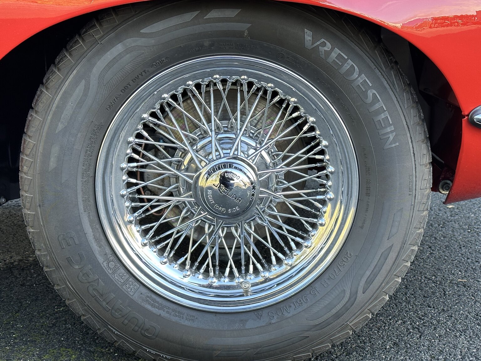 Exteriörbild på 1965 Jaguar E-Type Series 1 (62)