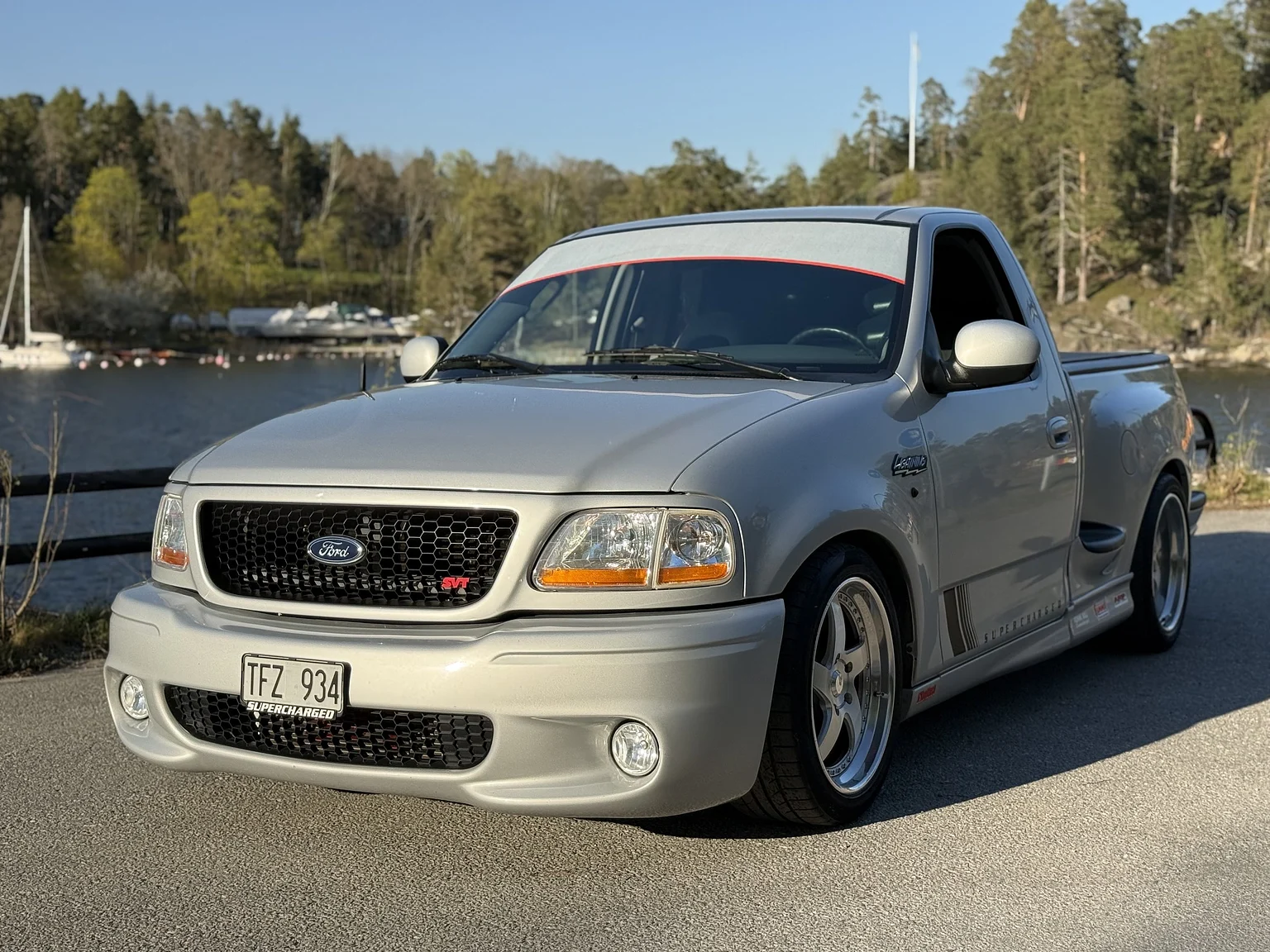 Exteriörbild på 2002 Ford F 150 Lightning / Kenne Bell (8)