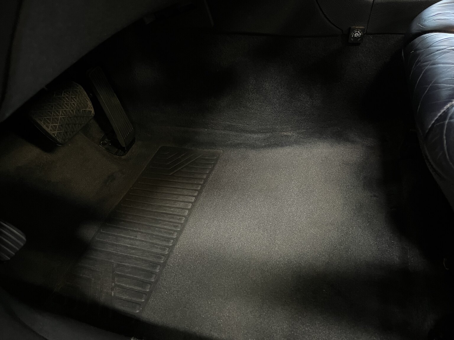 Innenraumfoto von 1998 Mercedes-Benz E55 AMG