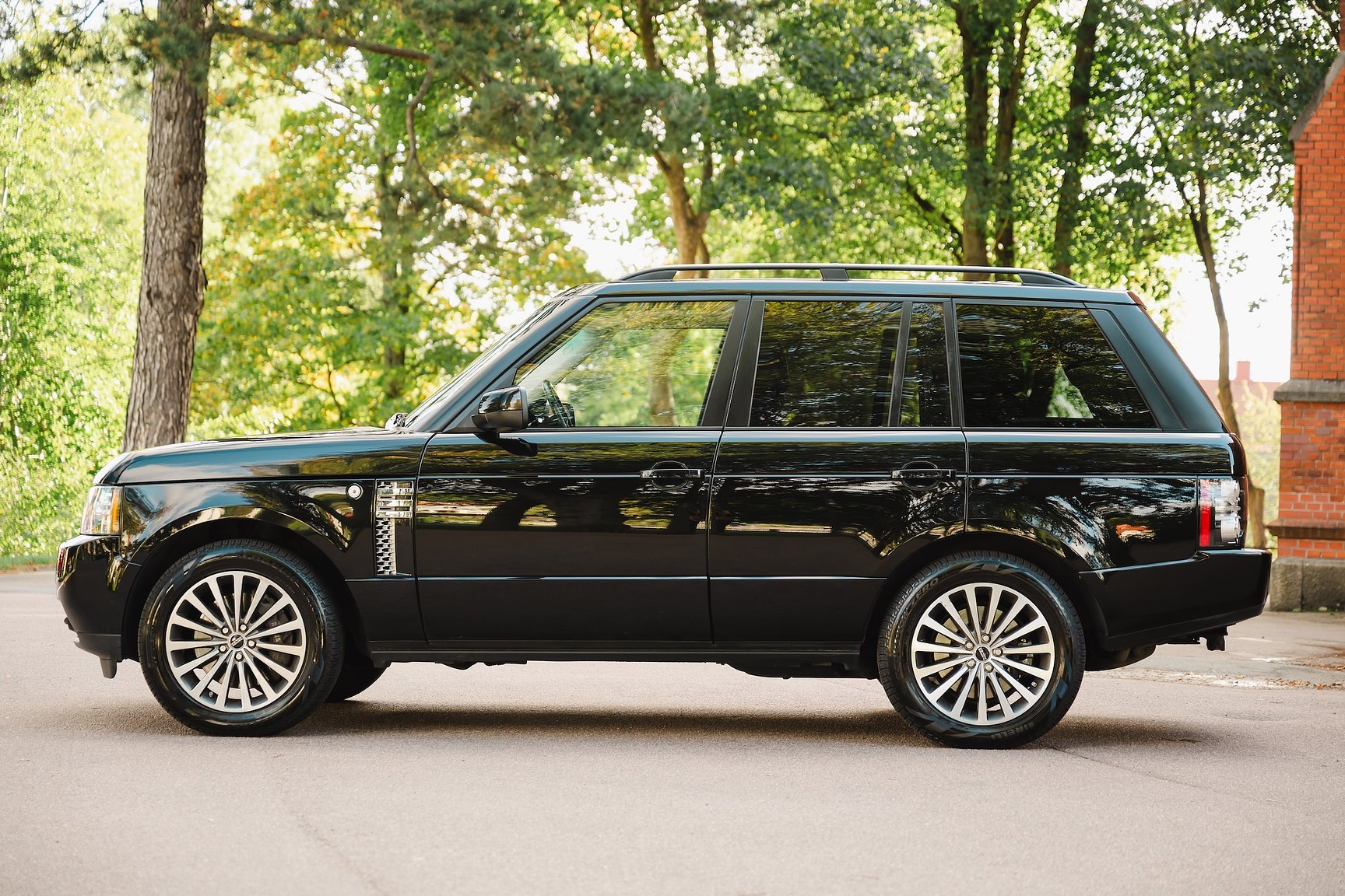 Exterior image of 2012 Range Rover 4.4 TDV8 Westminster 