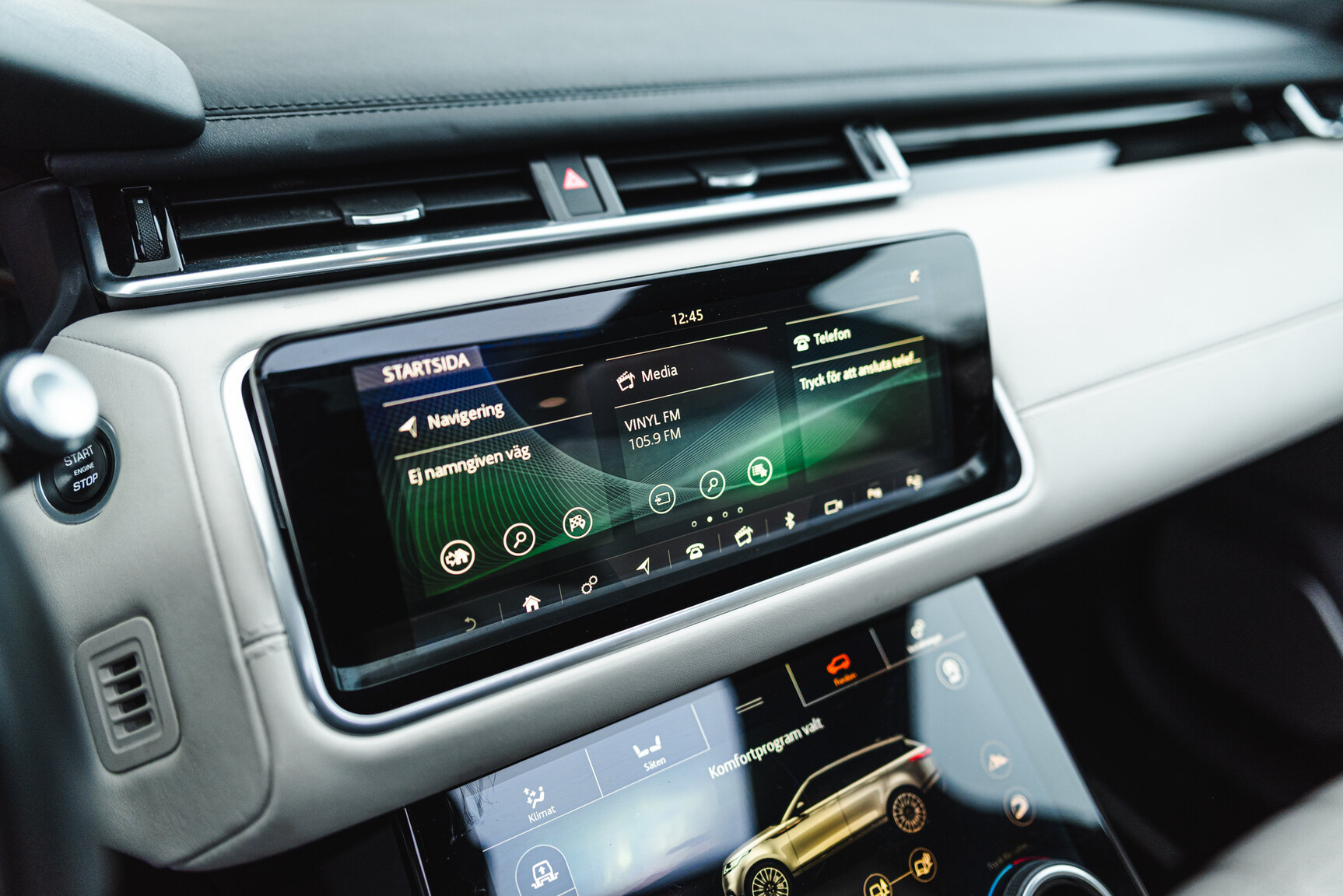 Interior image of 2018 Range Rover Velar D300 AWD HSE