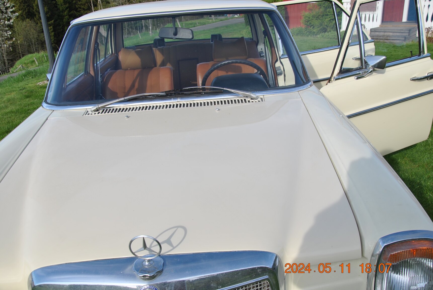 Exteriörbild på 1971 Mercedes-Benz 220D