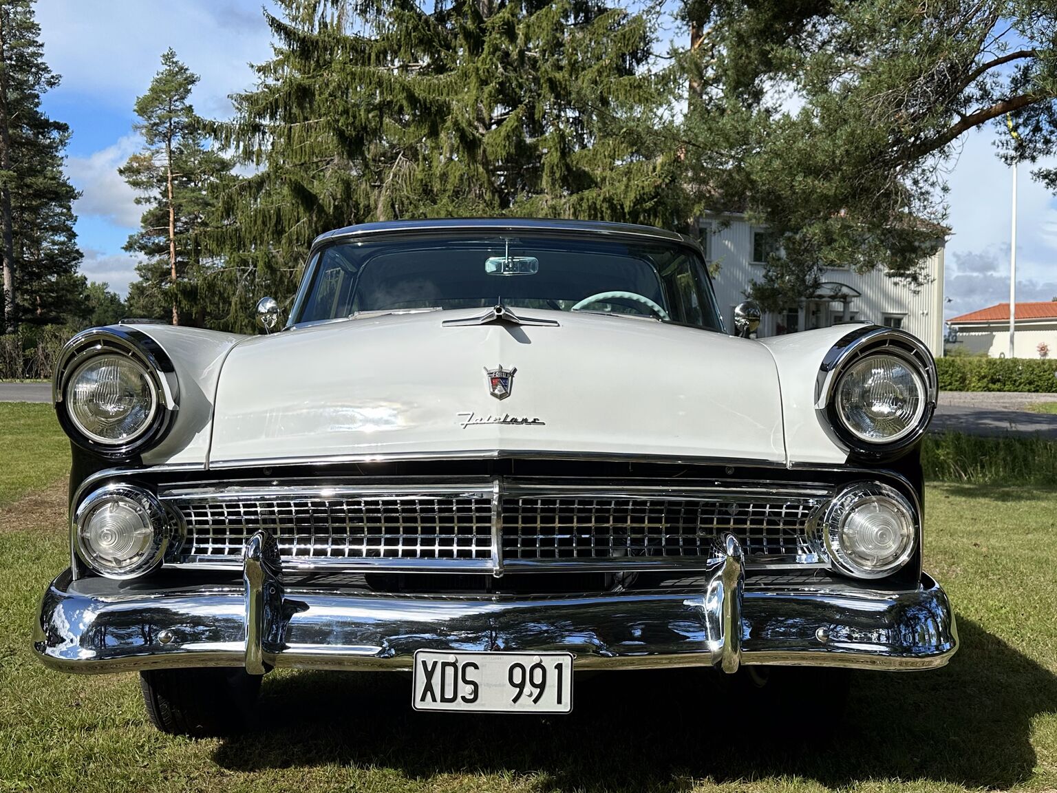 Exteriörbild på 1955 Ford Fairlane Crown Victoria