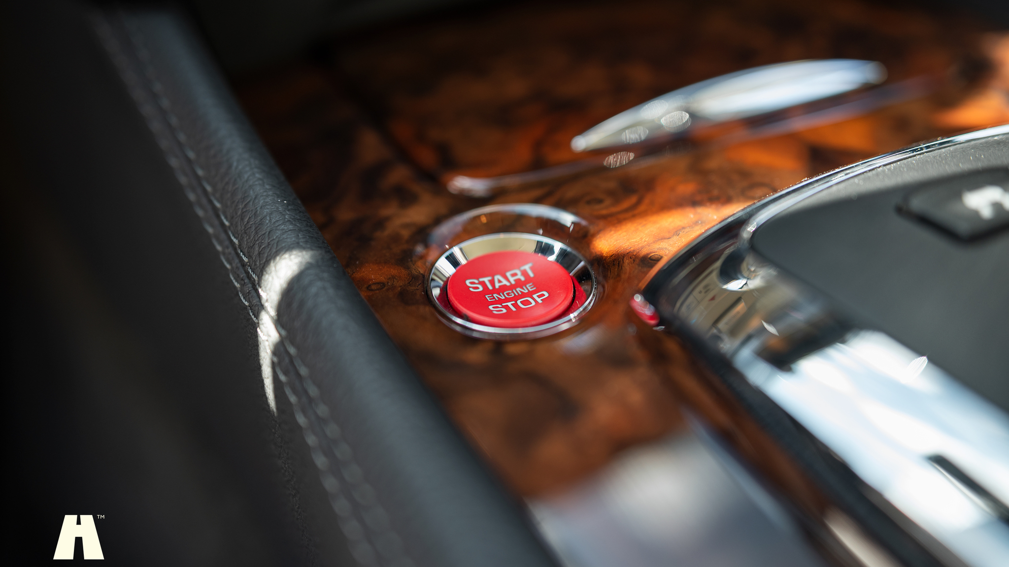 Interior image of 2008 Jaguar XKR (57)