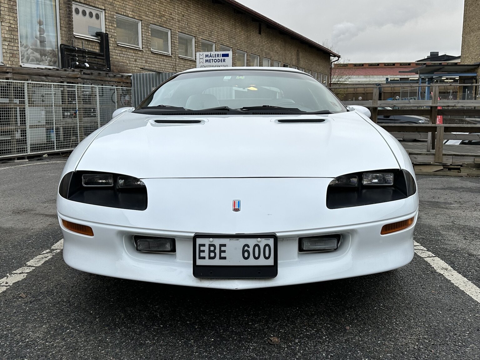 Exteriörbild på 1997 Chevrolet Camaro Z28 30th Anniversary (19)