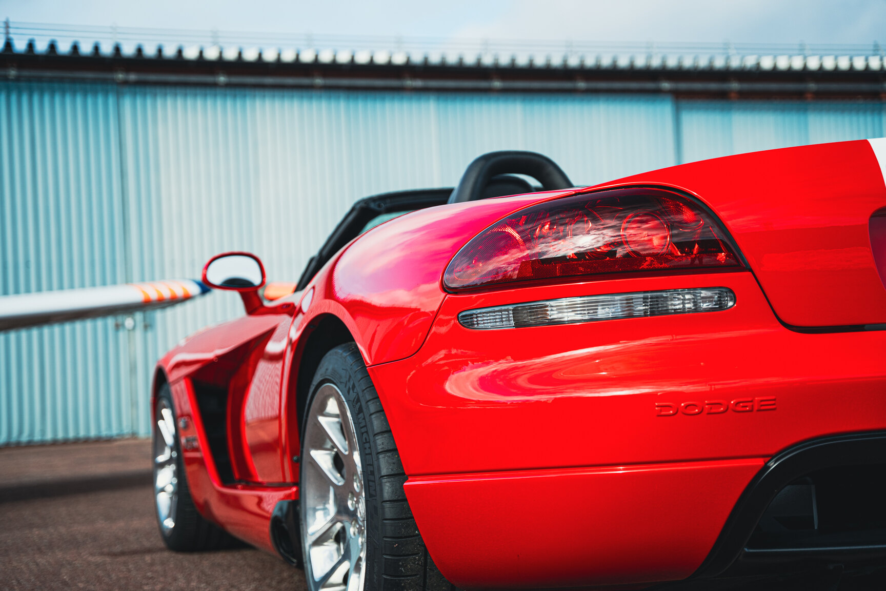 Exteriörbild på 2003 Dodge Viper SRT-10