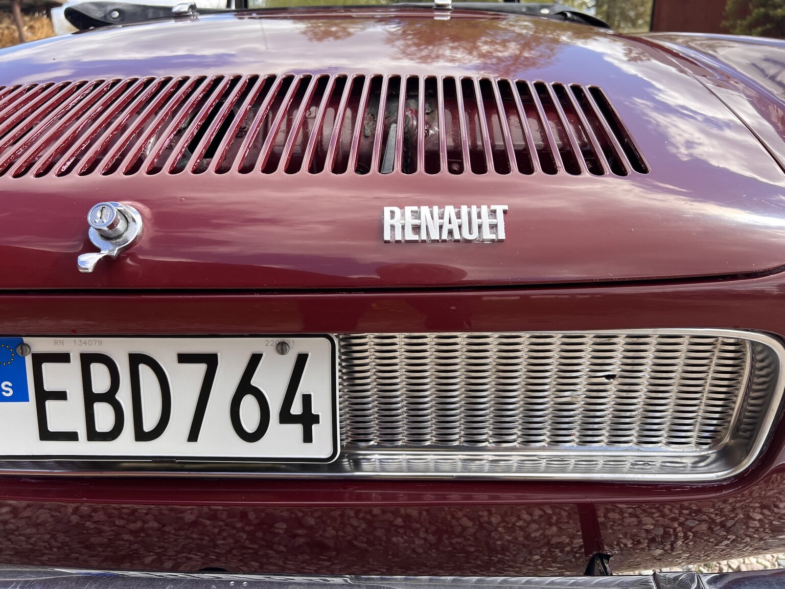 Exterior image of 1967 Renault Caravelle Coupé
