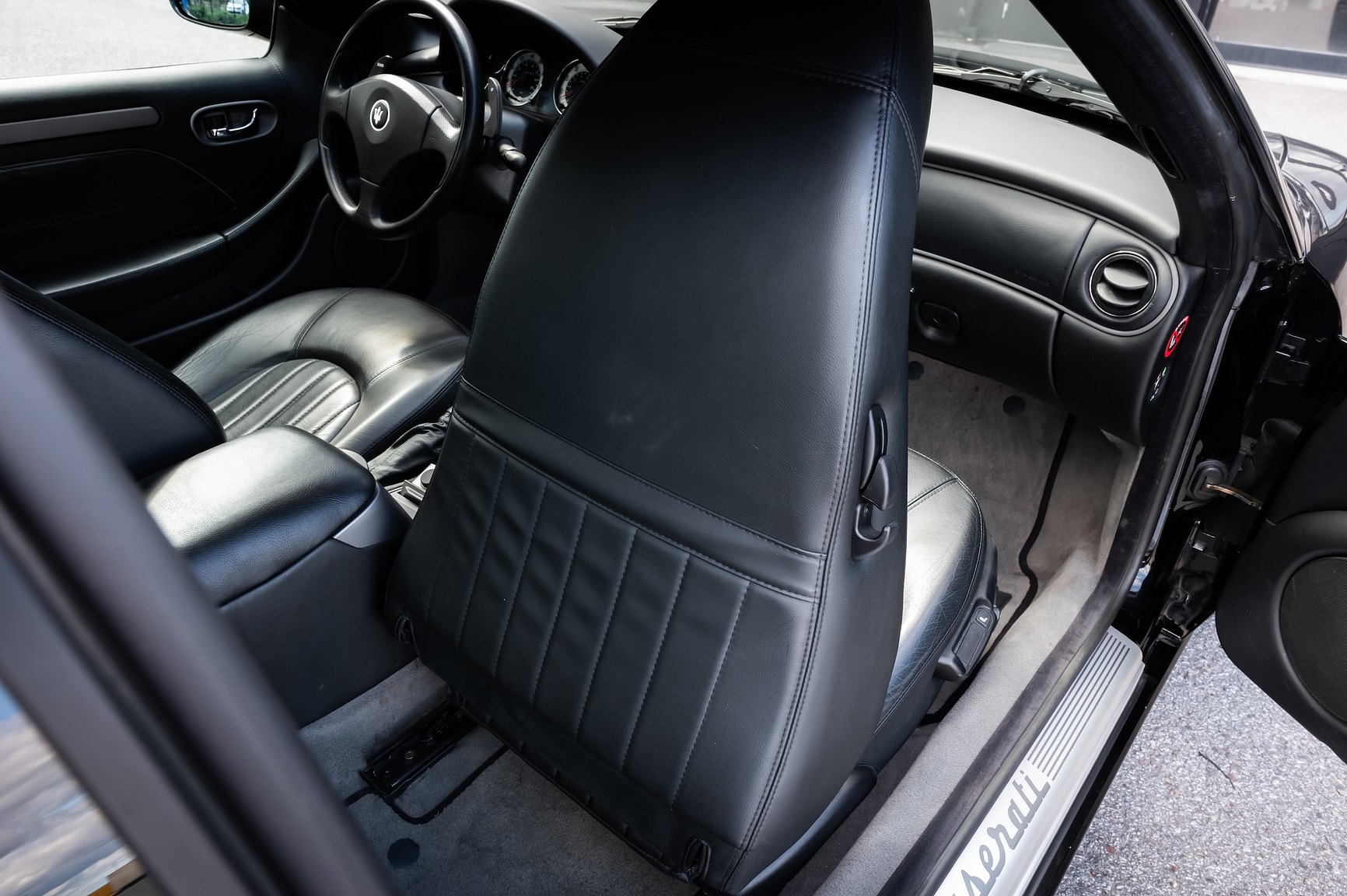 Interior image of 2004 Maserati Coupé 4.2 V8 Cambiocorsa
