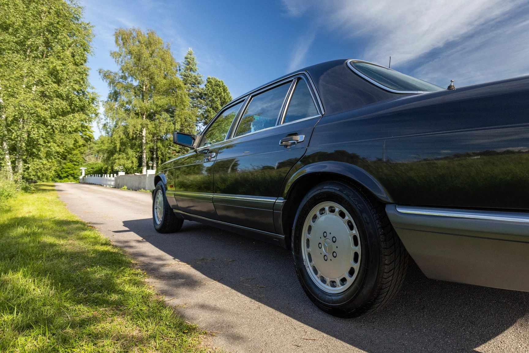 Exteriörbild på 1989 Mercedes-Benz 560 SEL (29)