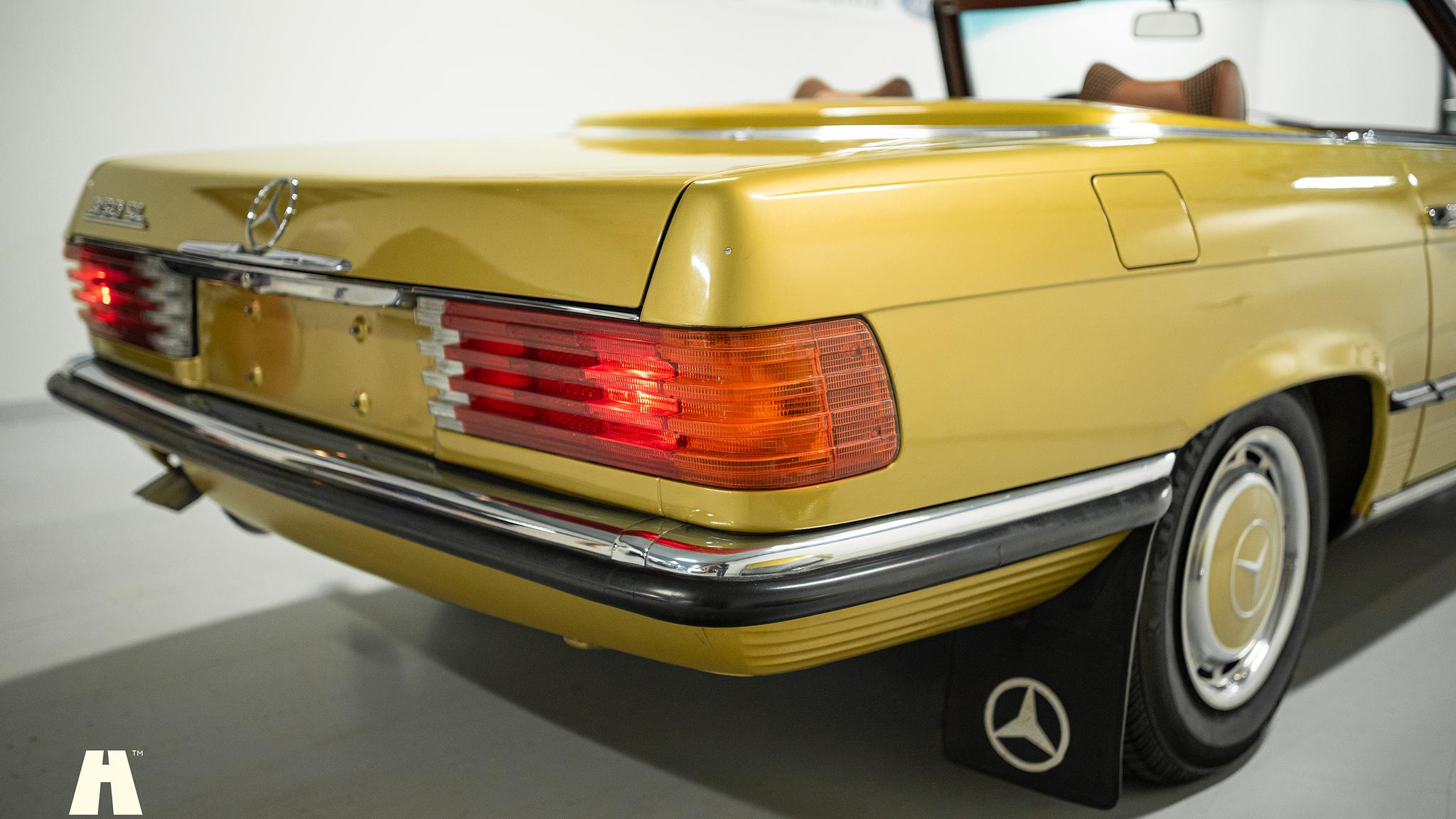 Exteriörbild på 1975 Mercedes SL 350