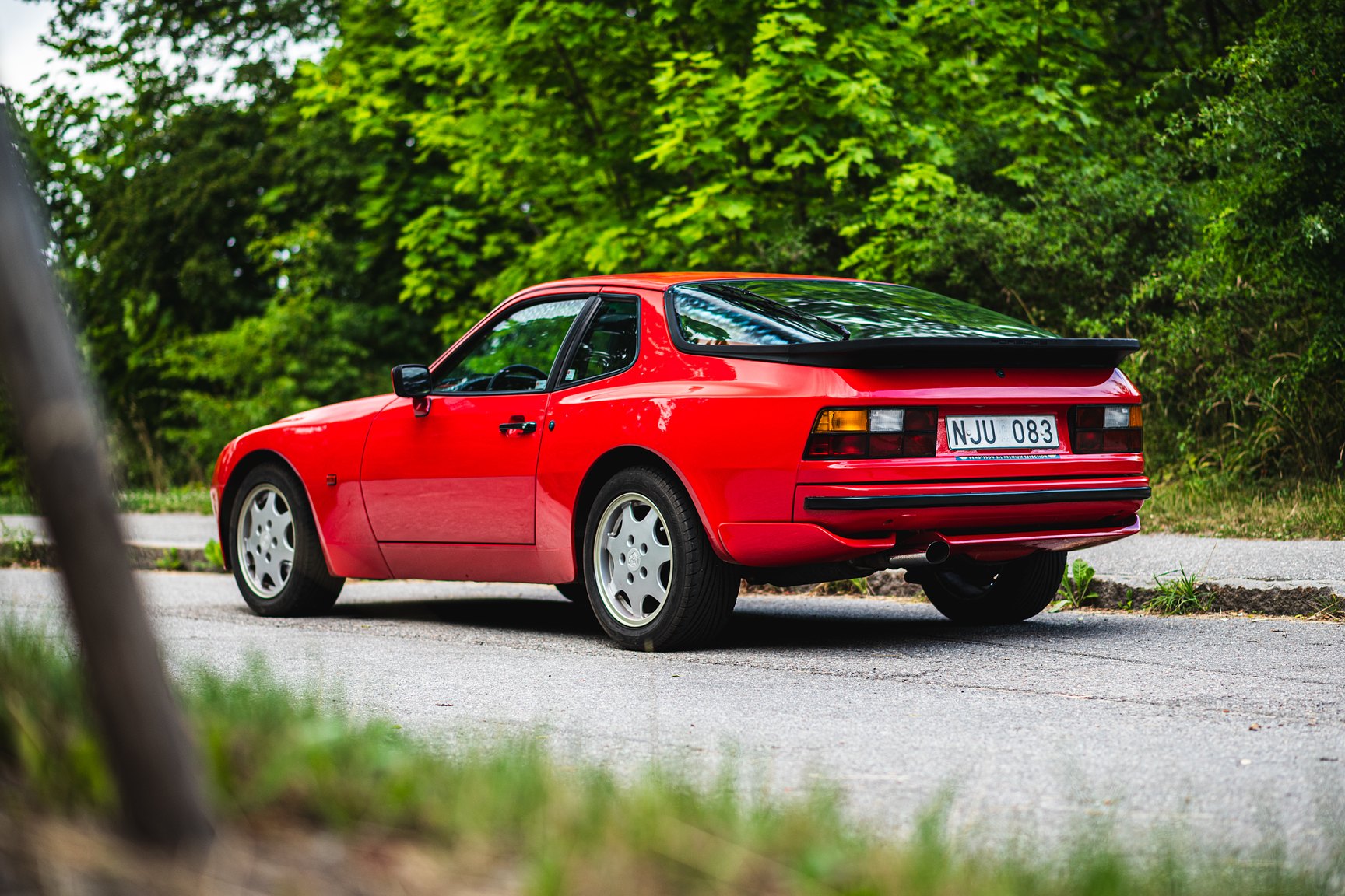 Exterior image of 1988 Porsche 944