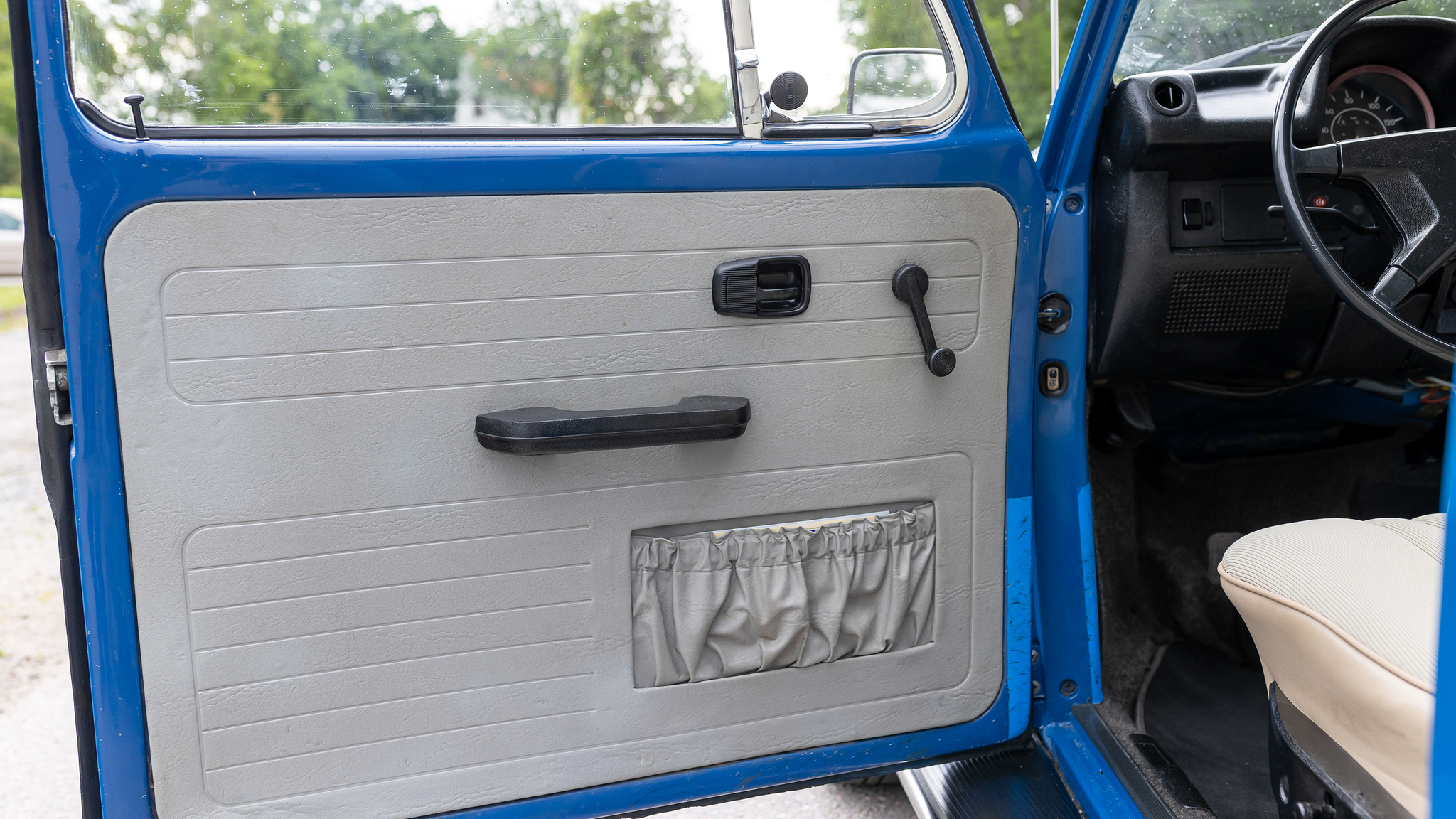 Interior image of 1973 Volkswagen Beetle 1303S 1600 (8)