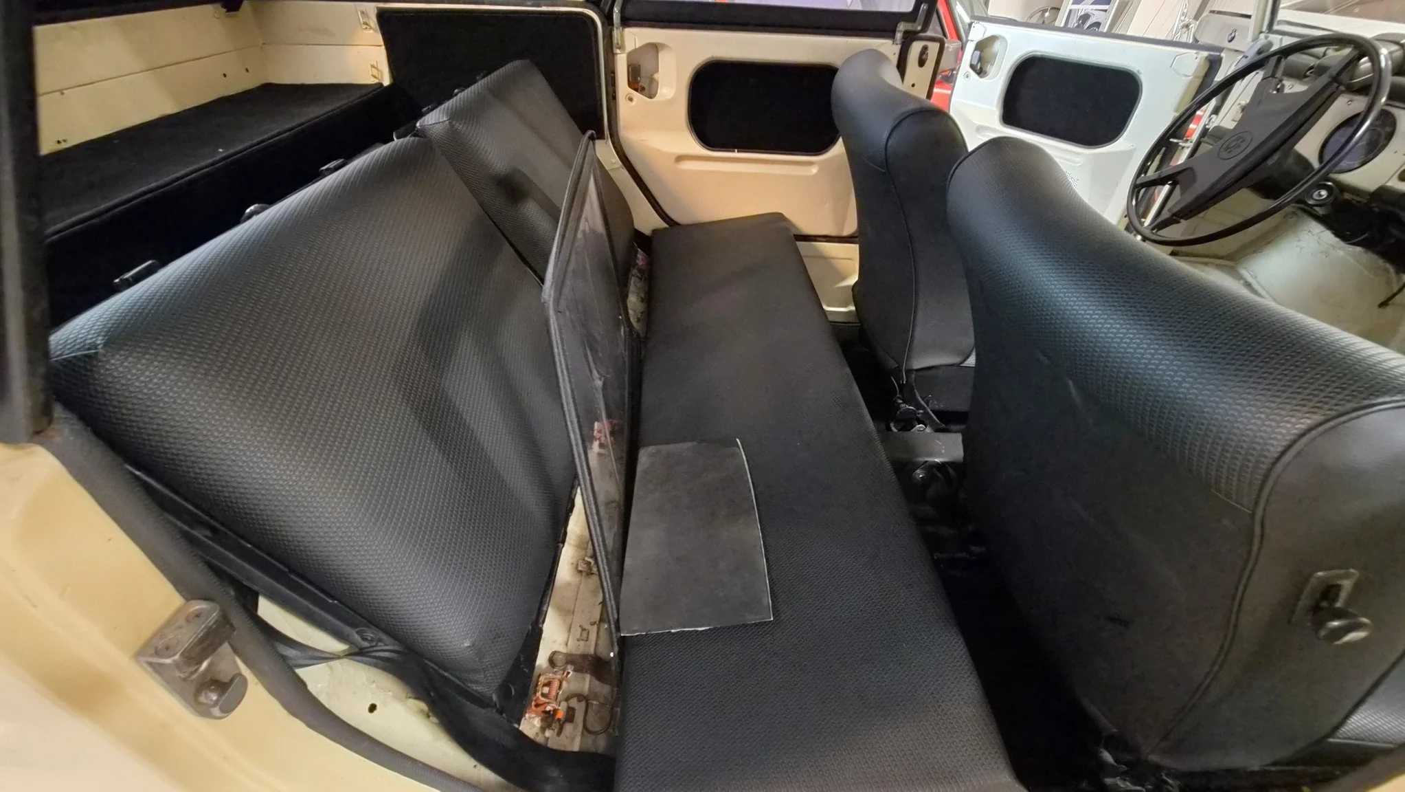 Innenraumfoto von 1973 Volkswagen Type 181 (28)