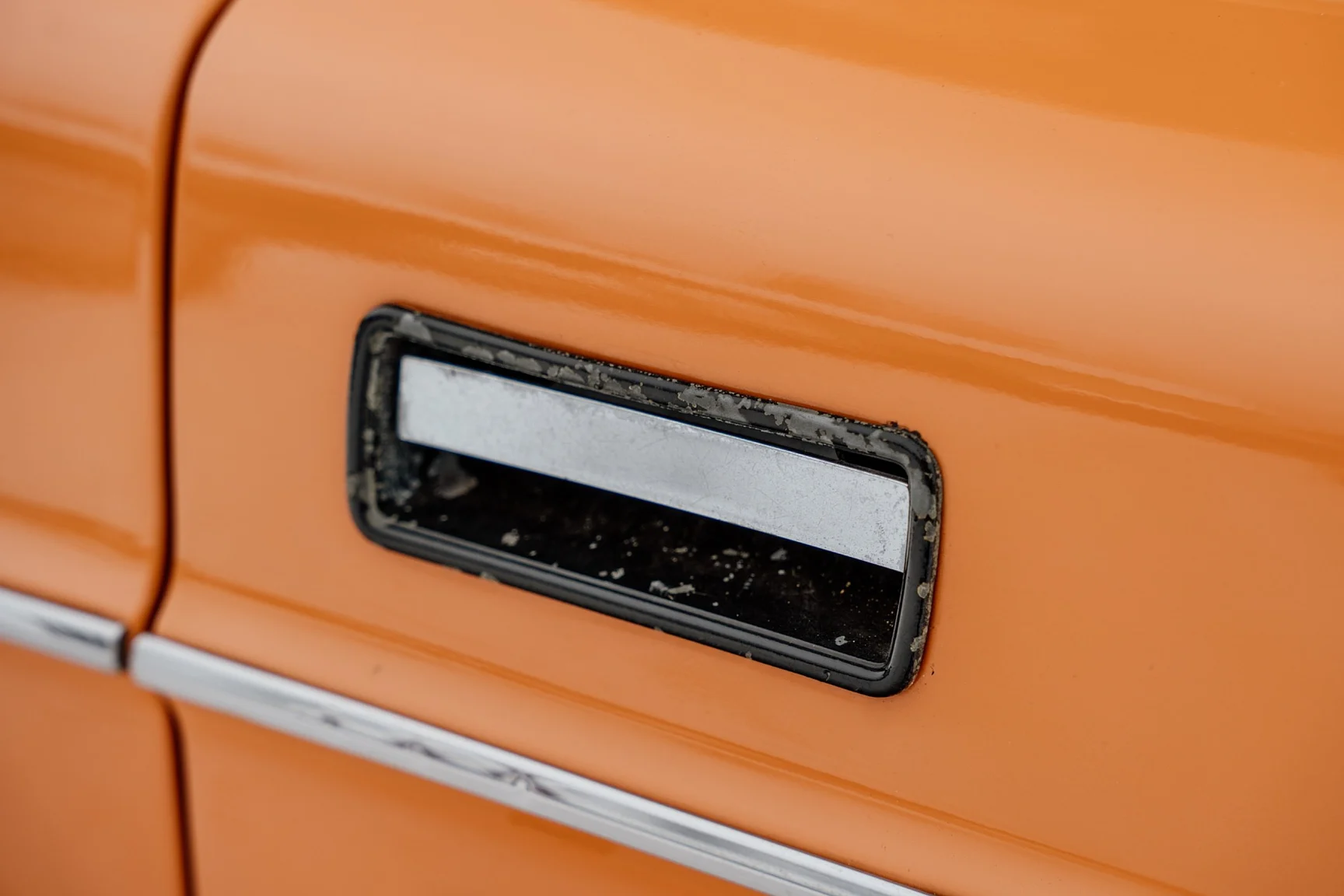 Exteriörbild på 1975 Volvo 242 2-dörrars coupé (32)