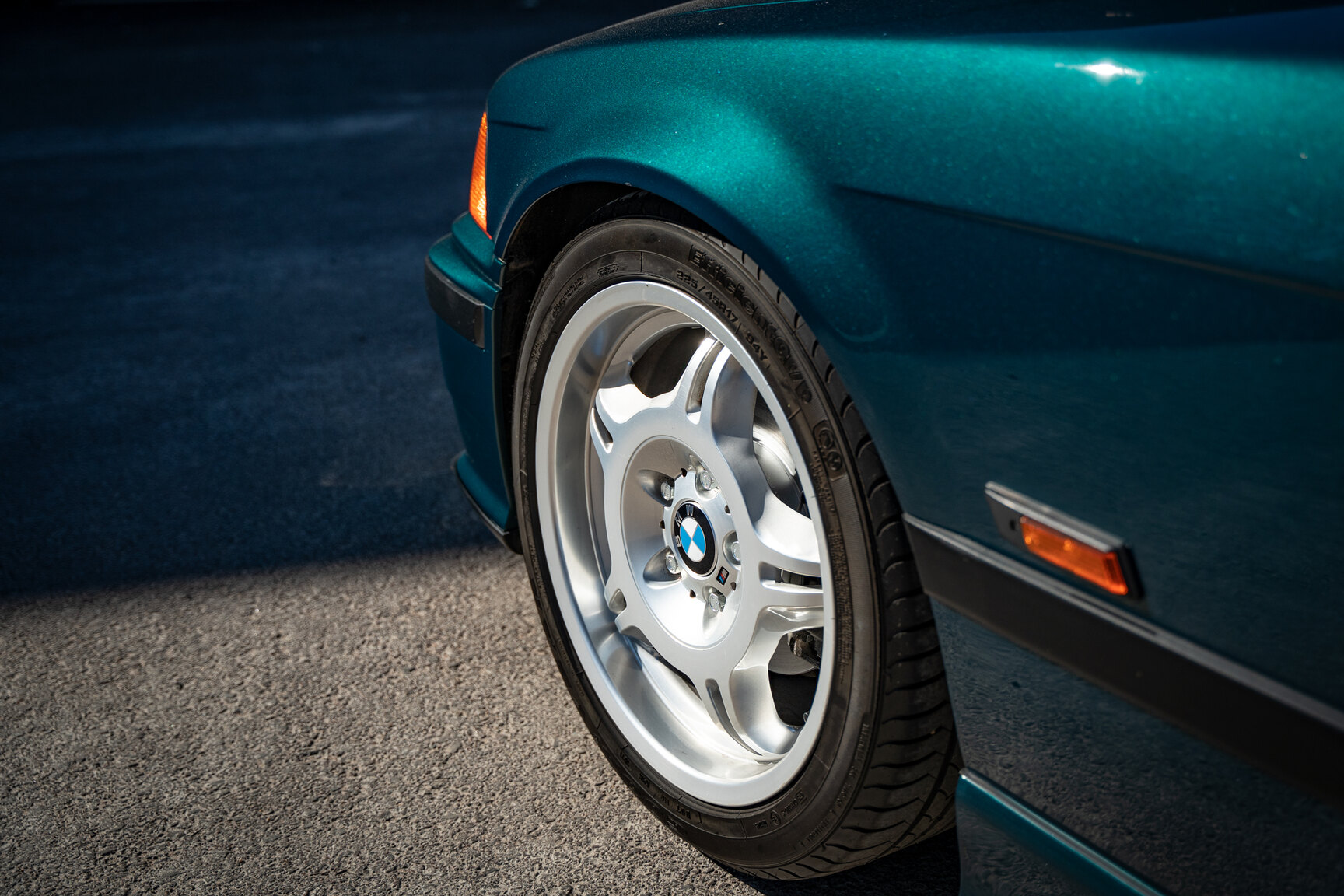 Exteriörbild på 1995 BMW 325i Coupé AVUS Edition "No Reserve Auction"