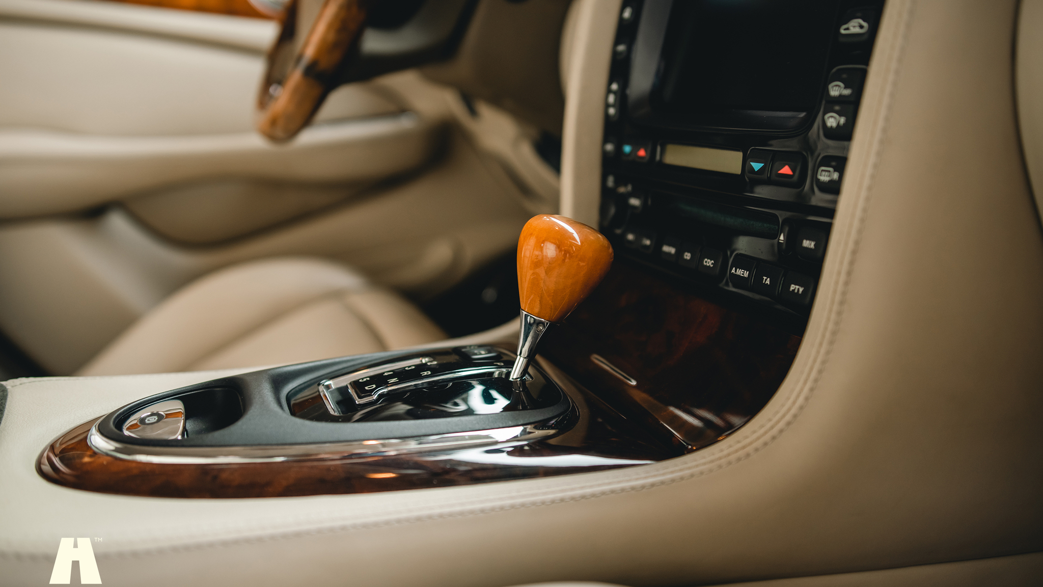Interior image of 2003 Jaguar XJ Super V8