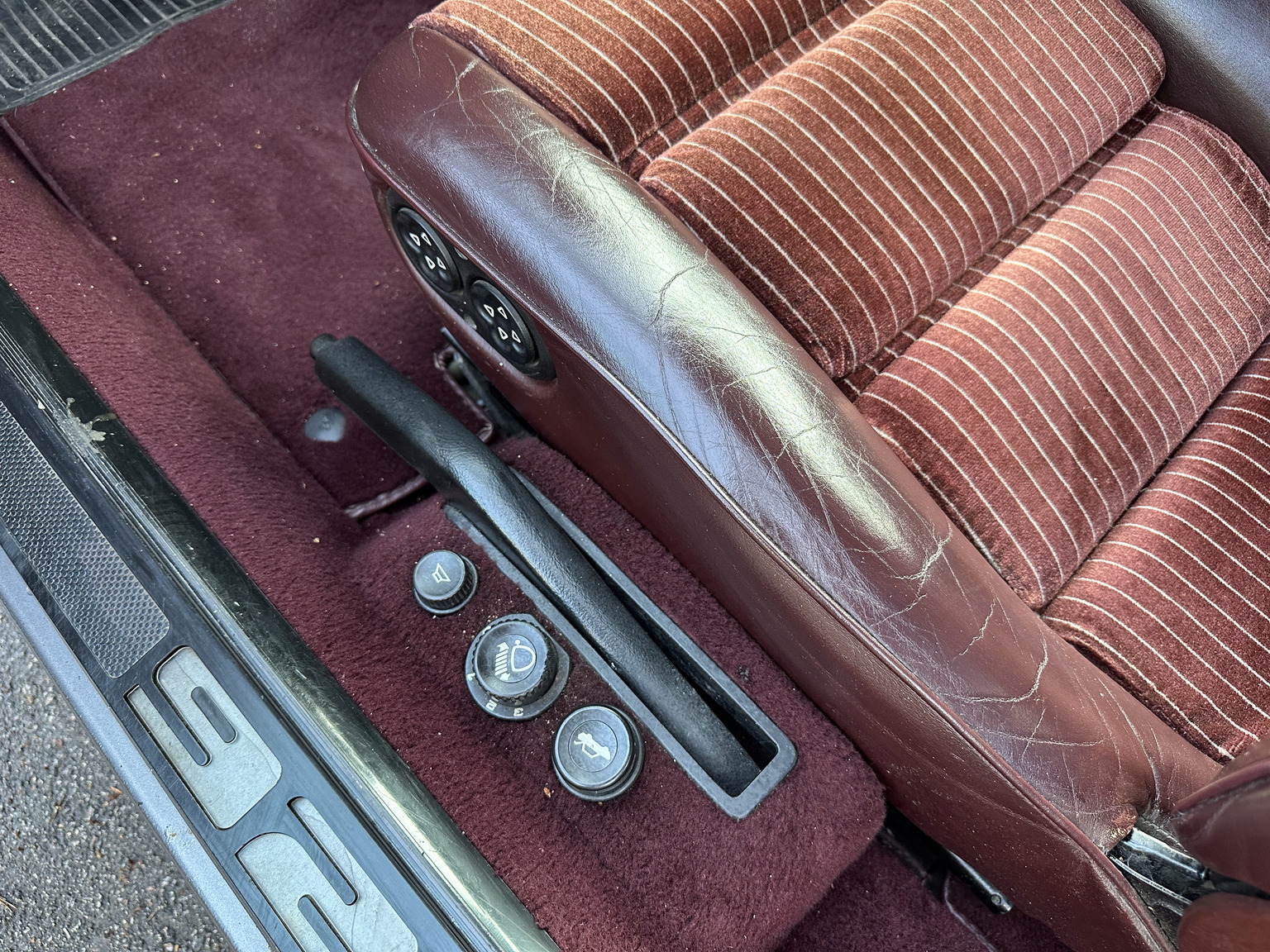 Interior image of 1985 Porsche 928 (6)