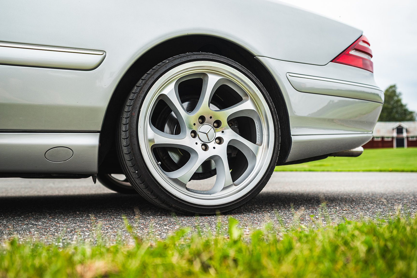 Exterior image of 2000 Mercedes-Benz CL 500