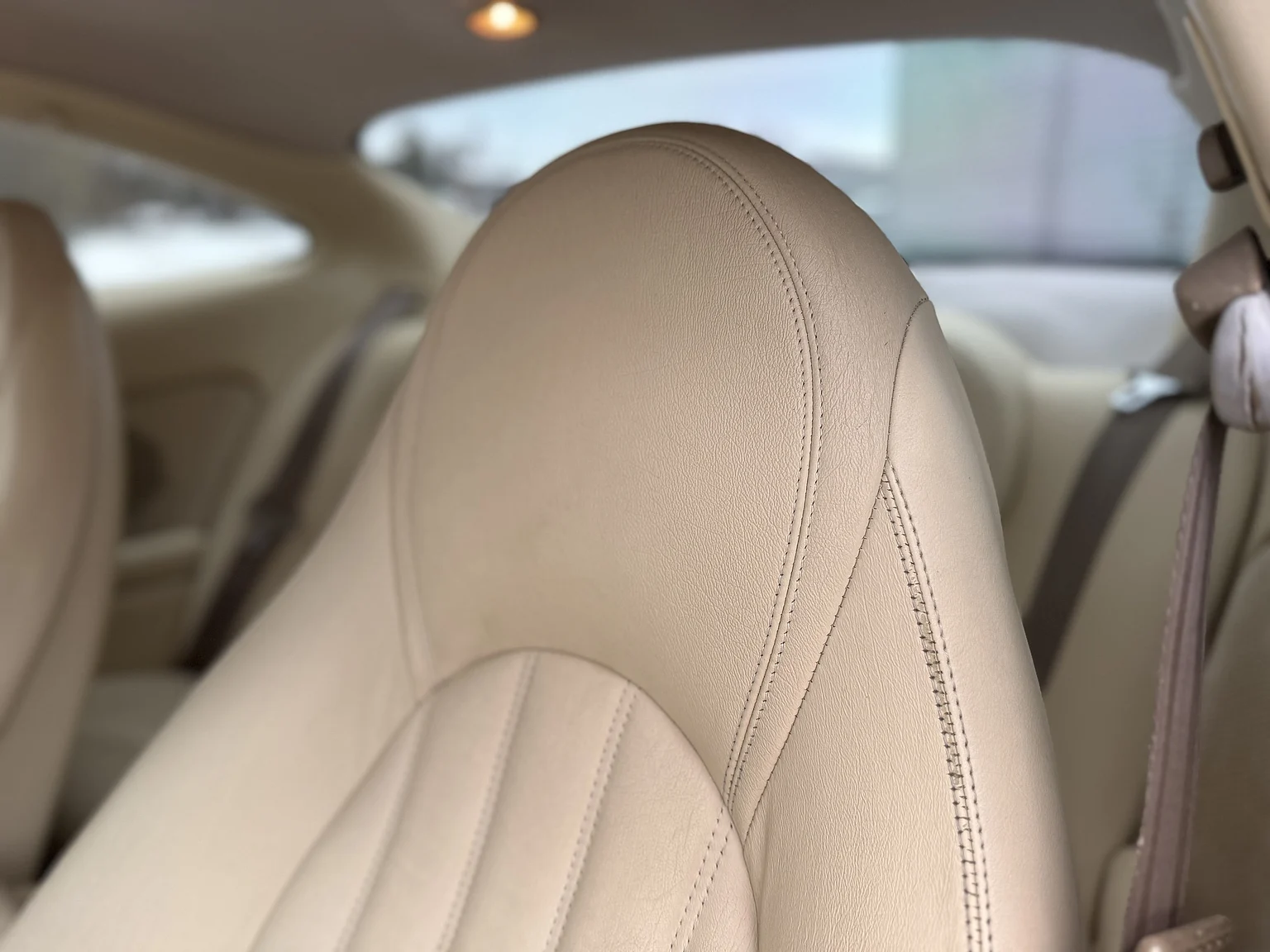 Interior image of 1997 Jaguar XK8 (10)