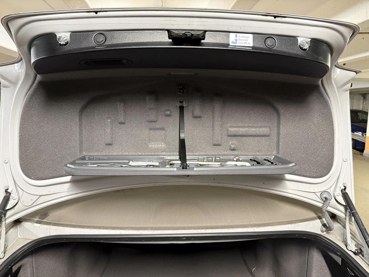 Interior image of 2002 BMW 520i (50)