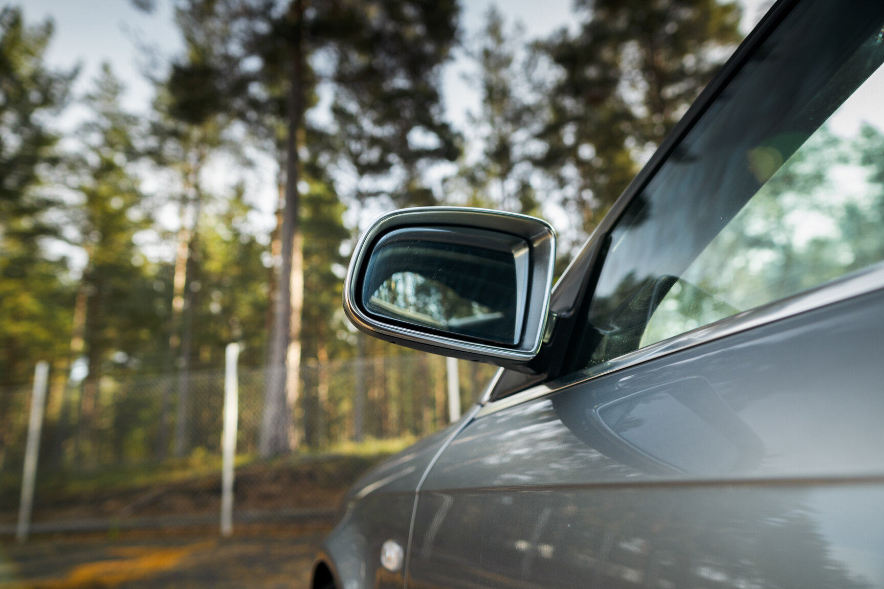Exterior image of 2005 Audi S4 Avant (27)