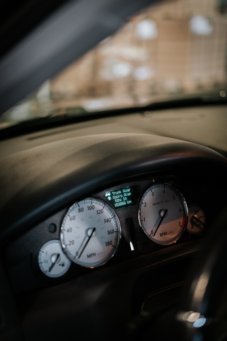 Interior image of 2006 Chrysler 300C SRT-8 (38)