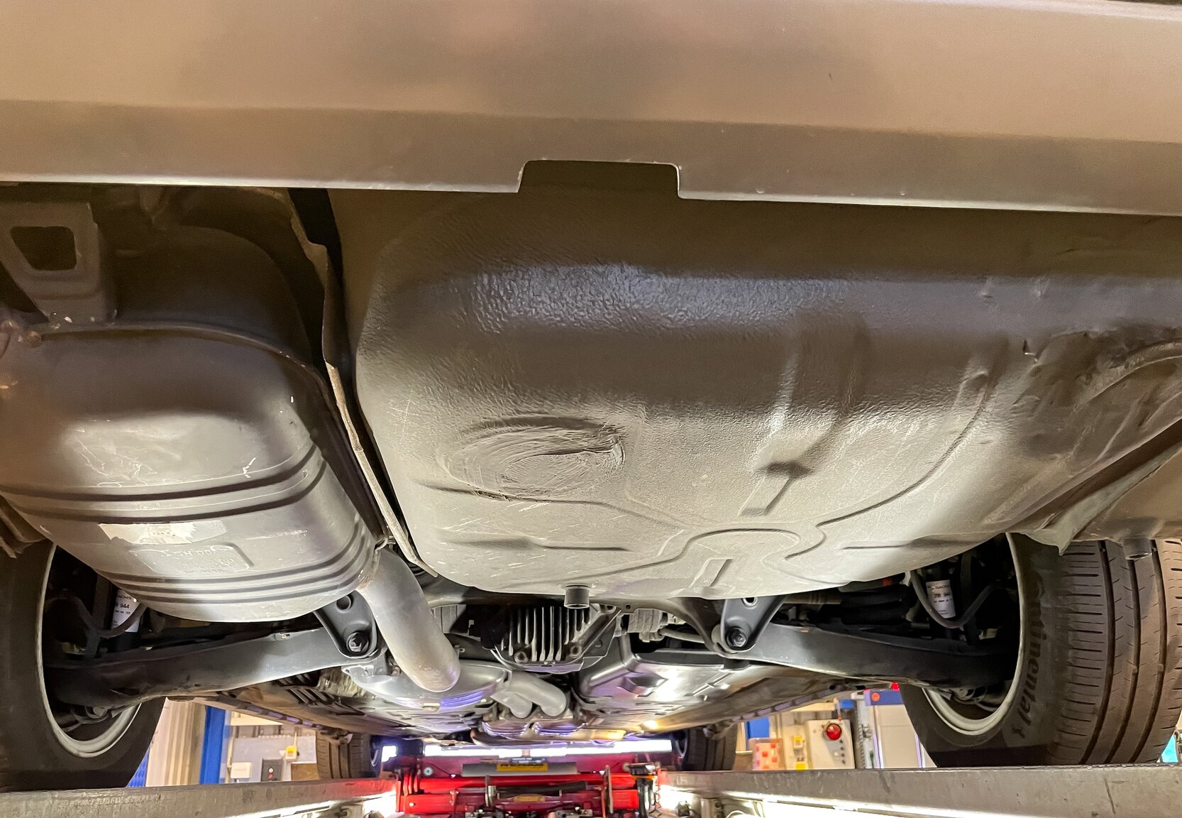 Image of 1993 Mercedes-Benz 400 E mechanics