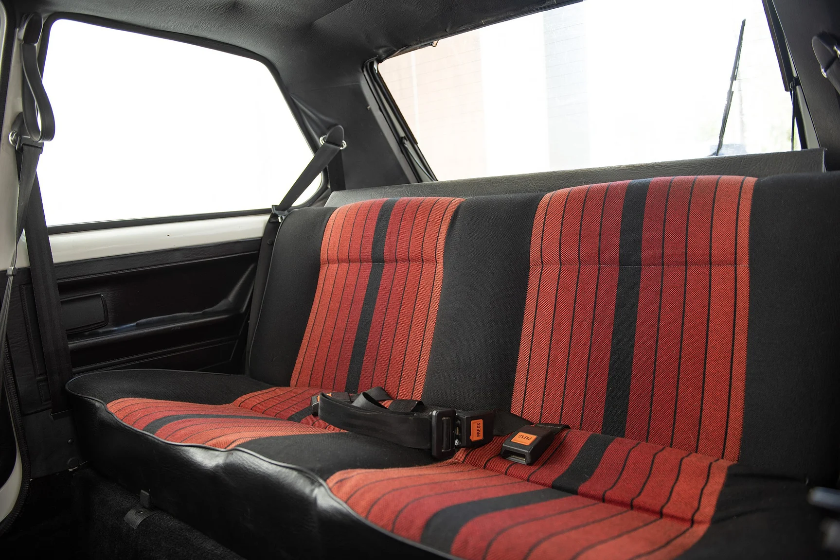 Innenraumfoto von 1984 Volkswagen Golf GTI "Special" (30)