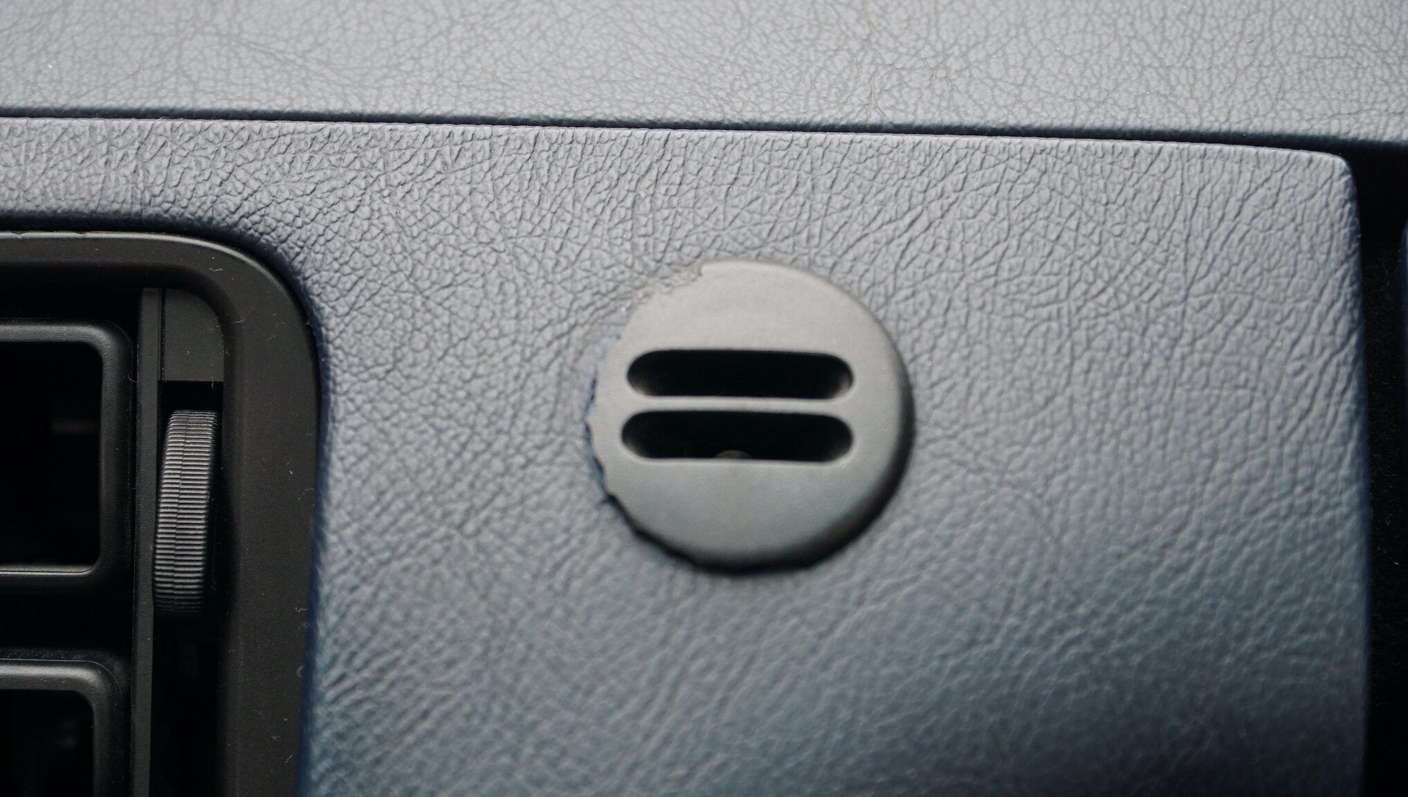 Interior image of 1983 Porsche 928S (49)