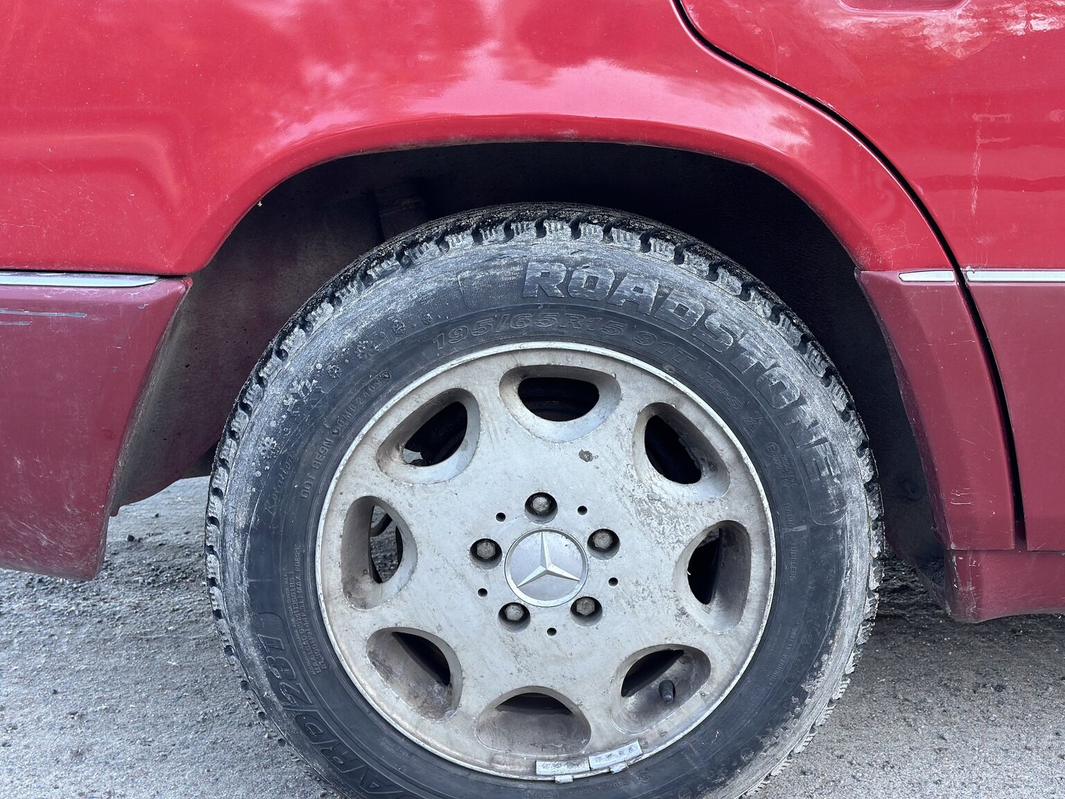 Exteriörbild på 1990 Mercedes-Benz 200 E