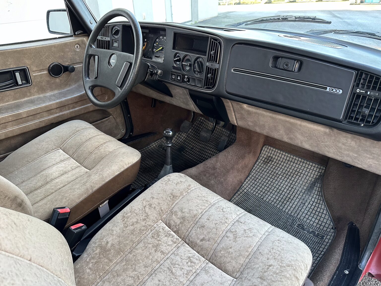 Interiörbild 1984 Saab 900 GL