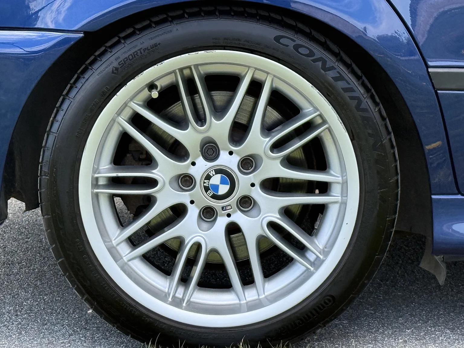 Exterior image of 2001 BMW M5 E39 LCI (42)