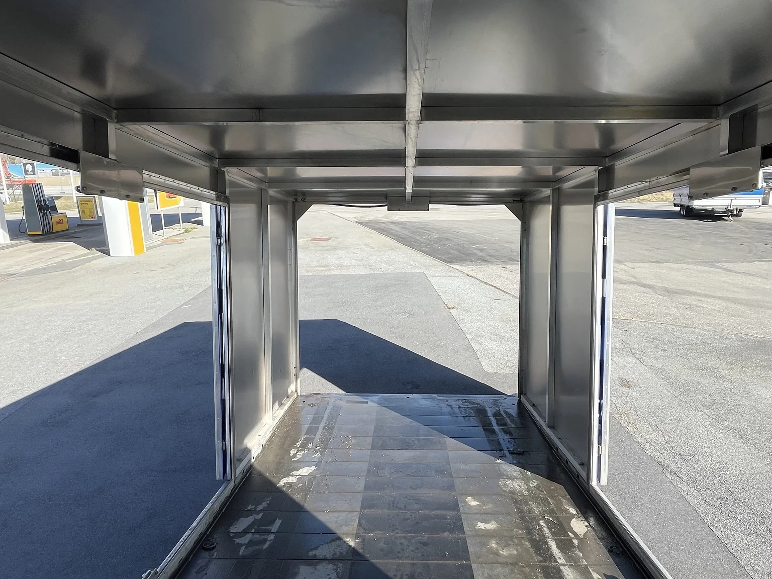 Exteriörbild på 2022 Iveco Daily 70-180 chassis Biltransport (9)