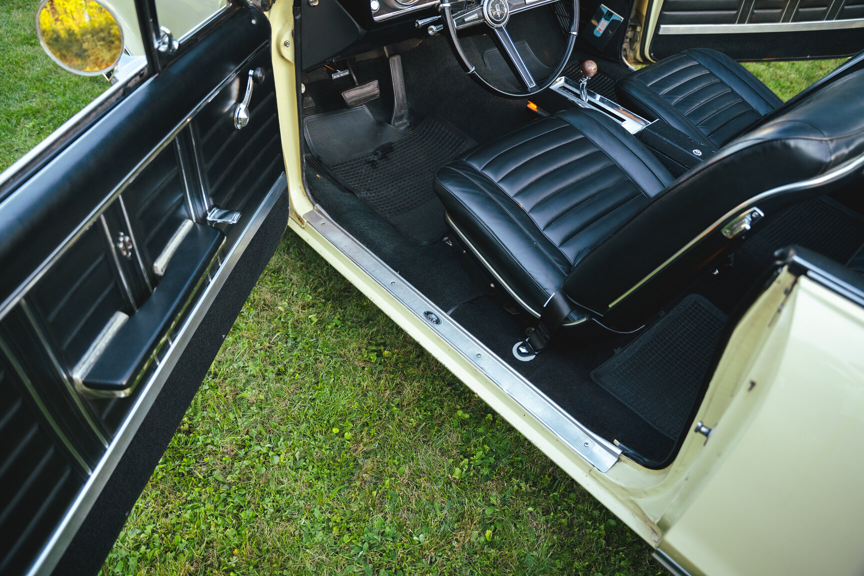 Innenraumfoto von 1967 Oldsmobile Cutlass Supreme Cabriolet