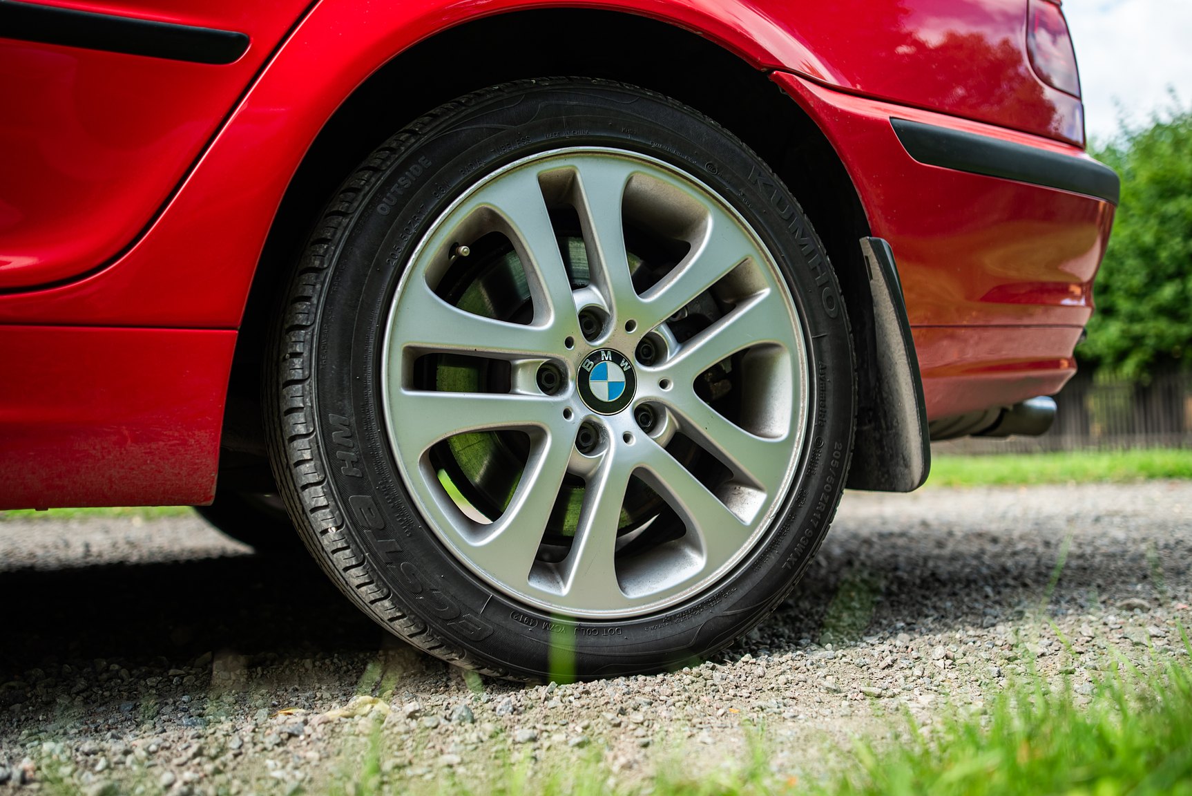 Exterior image of 2001 BMW 330Xi