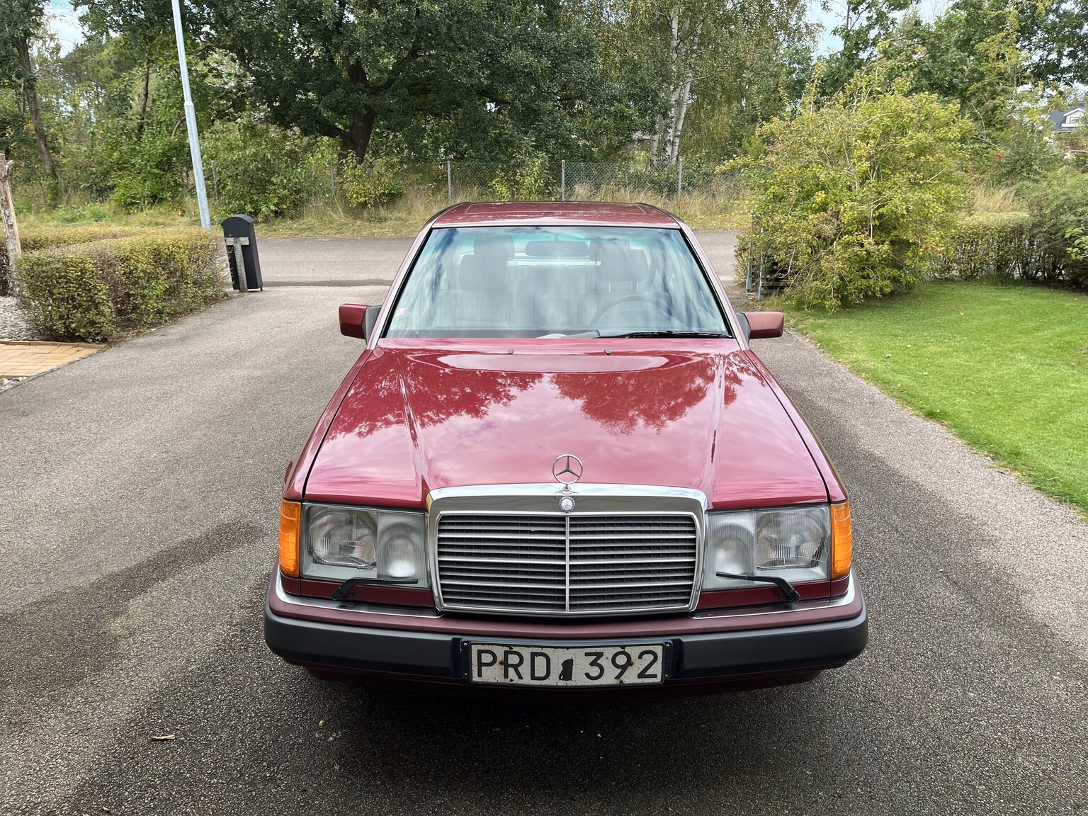 Exterior image of 1990 Mercedes-Benz 230 E