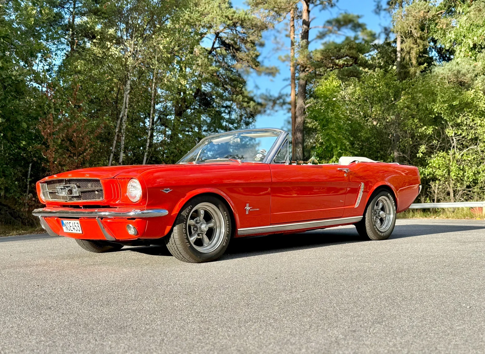 Exterior image of 1965 Ford Mustang Cabriolet (6)