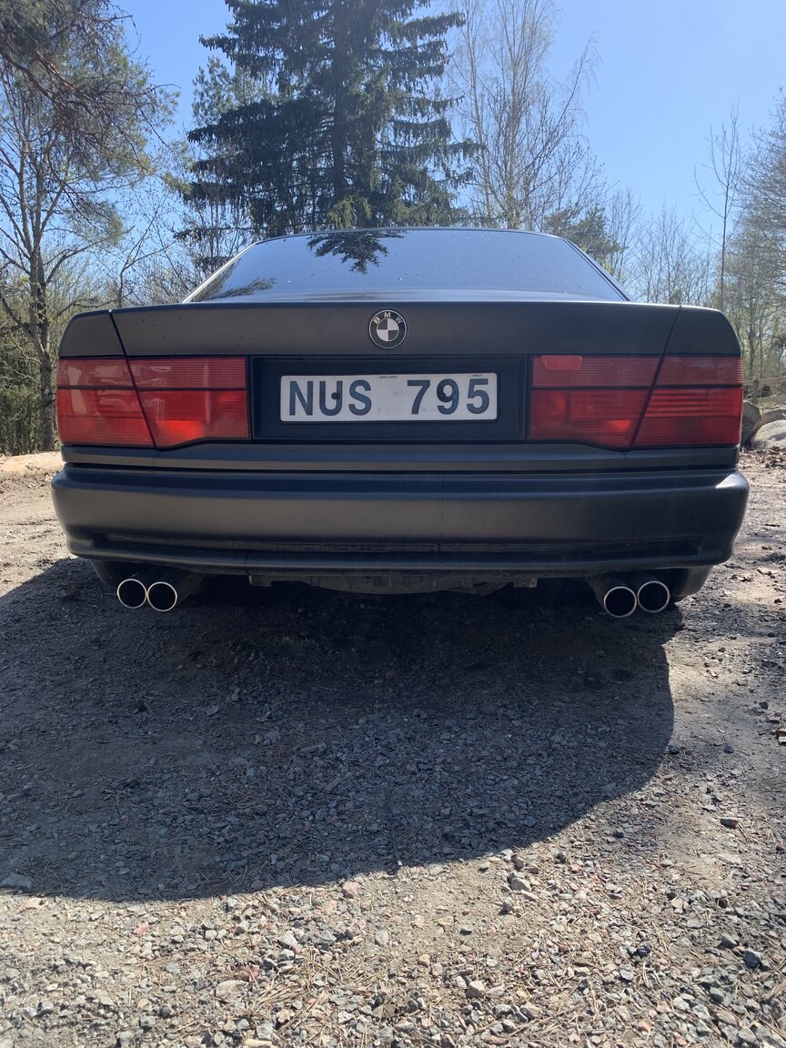 Exterior image of 1995 BMW 840i (58)