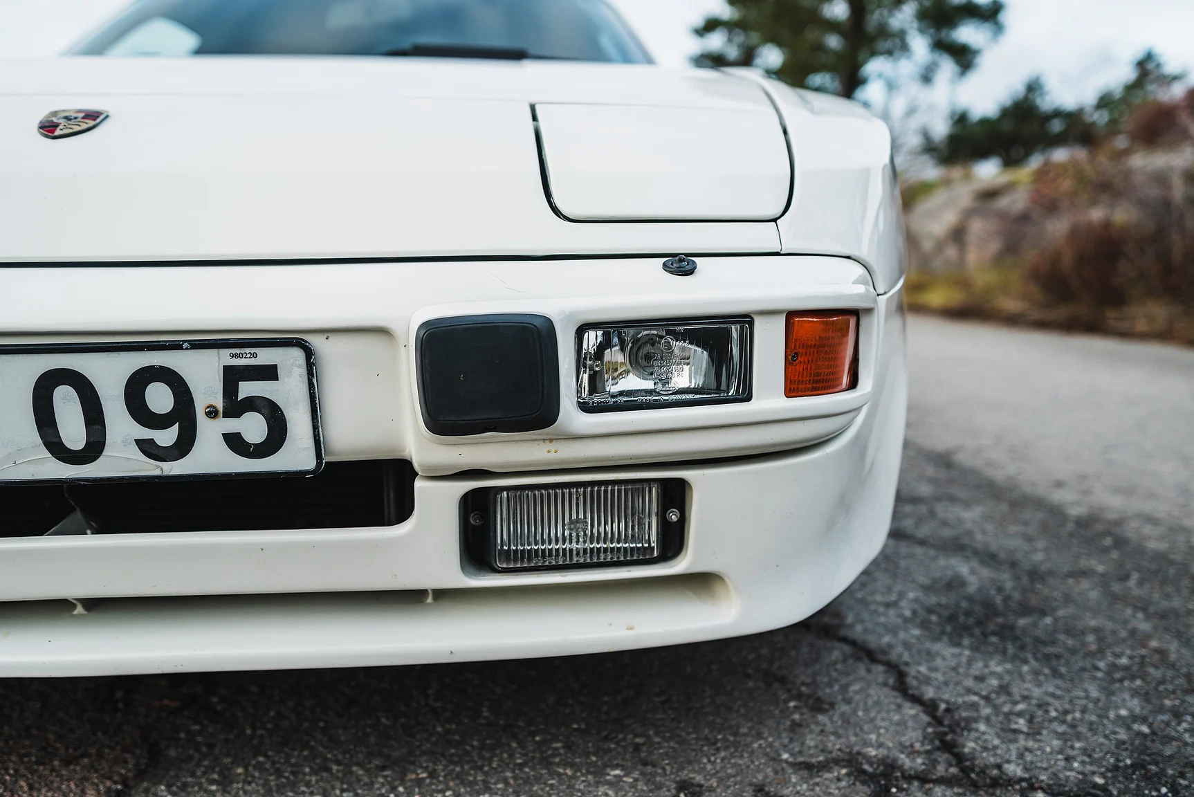 Exterior image of 1986 Porsche 944R (30)