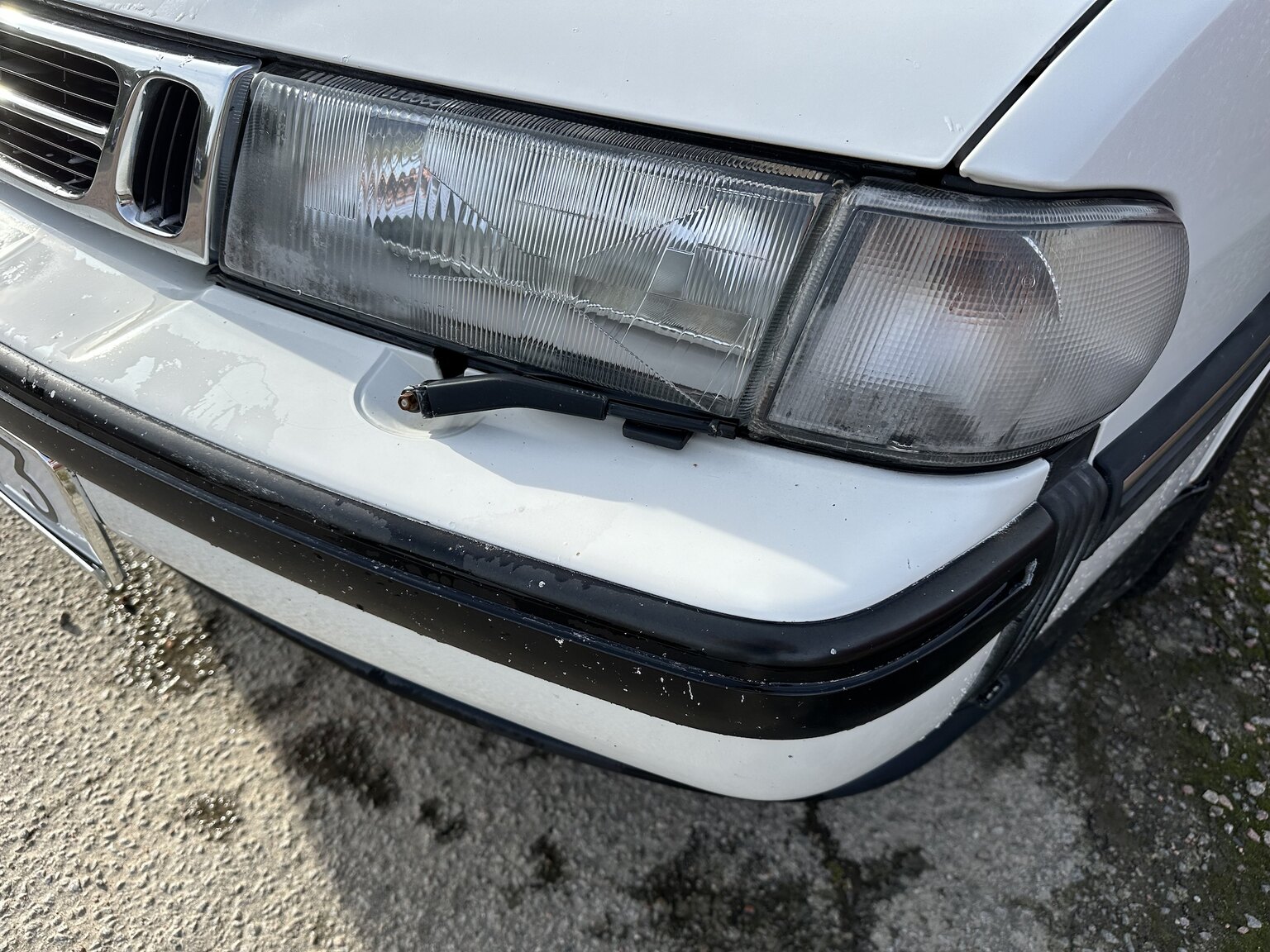 Exterior image of 1996 SAAB 9000