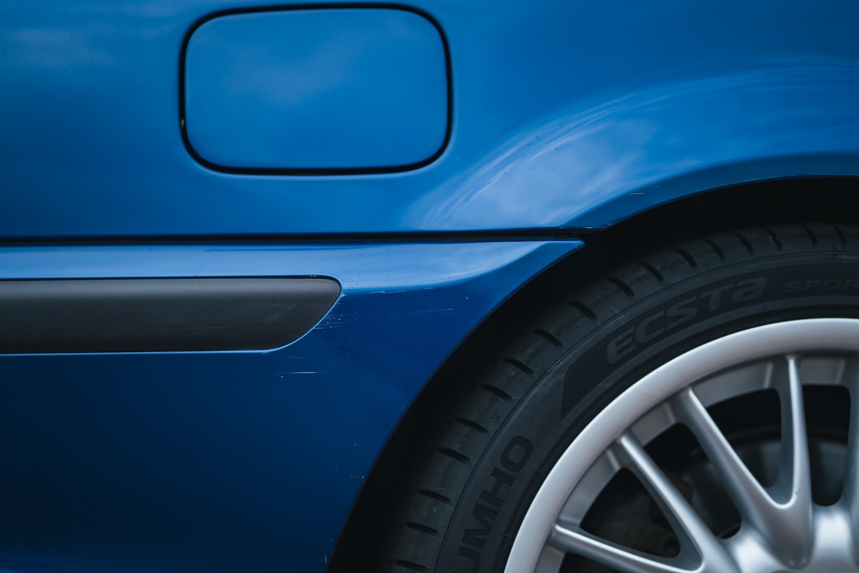 Exterior image of 2003 BMW 330i
