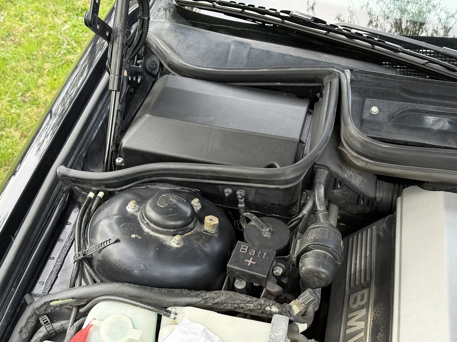 Image of 1994 BMW 840Ci (11) mechanics
