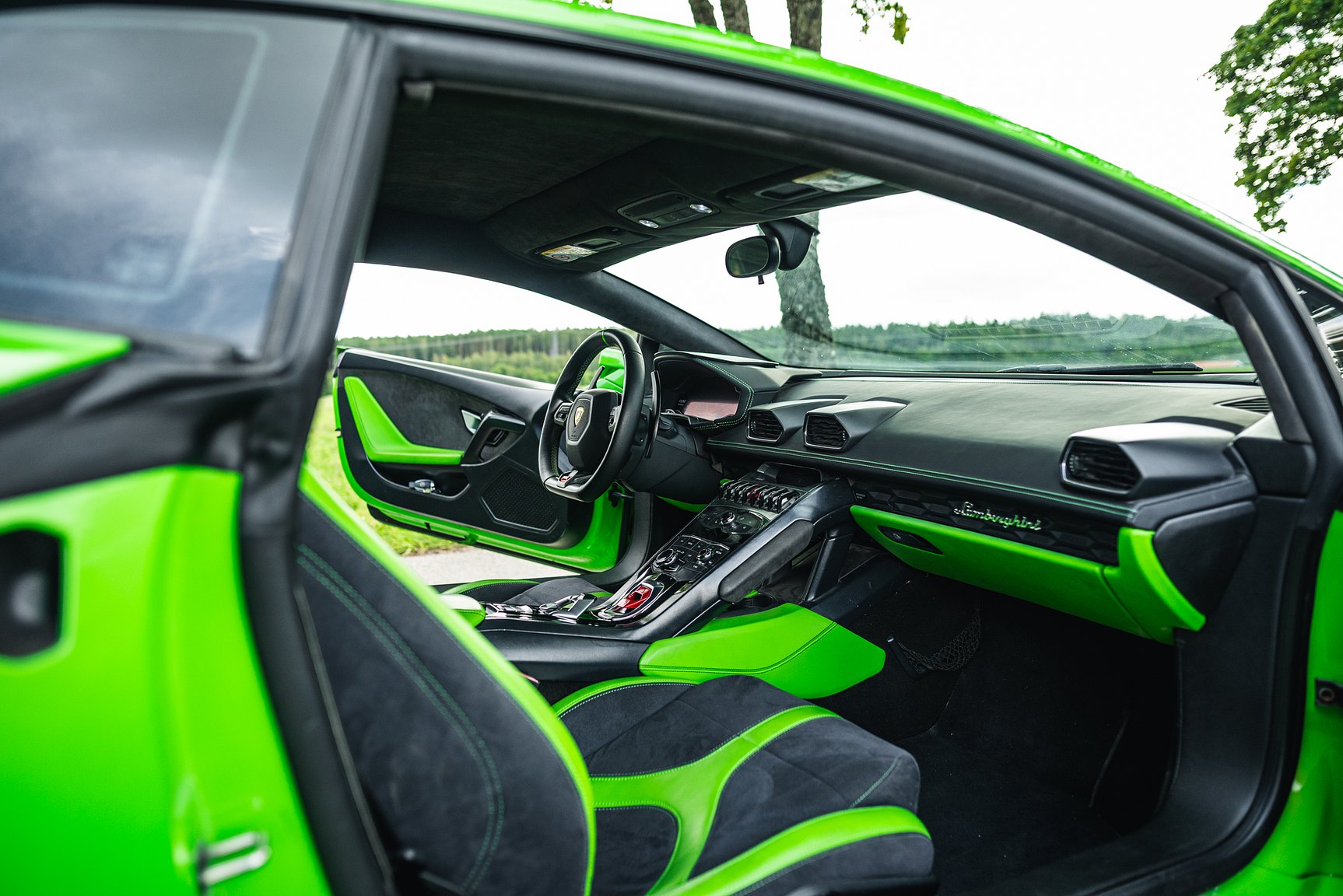 Innenraumfoto von 2016 Lamborghini Huracan LP-610-4