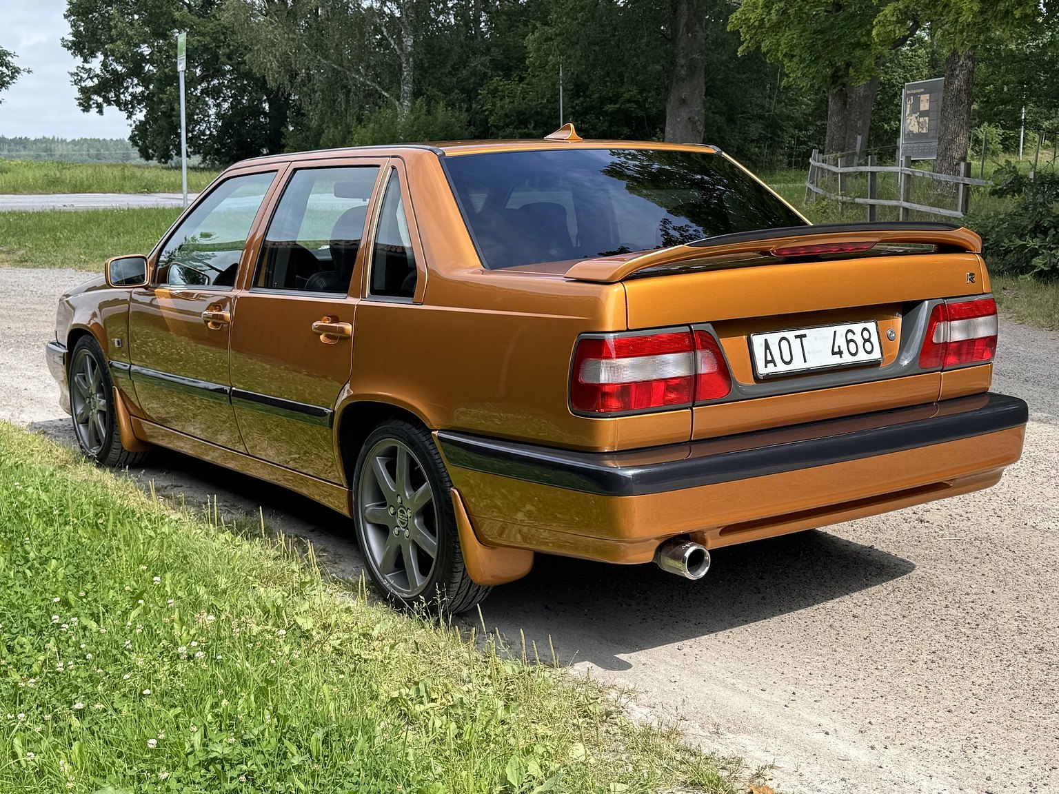 Exterior image of 1996 Volvo 850 R