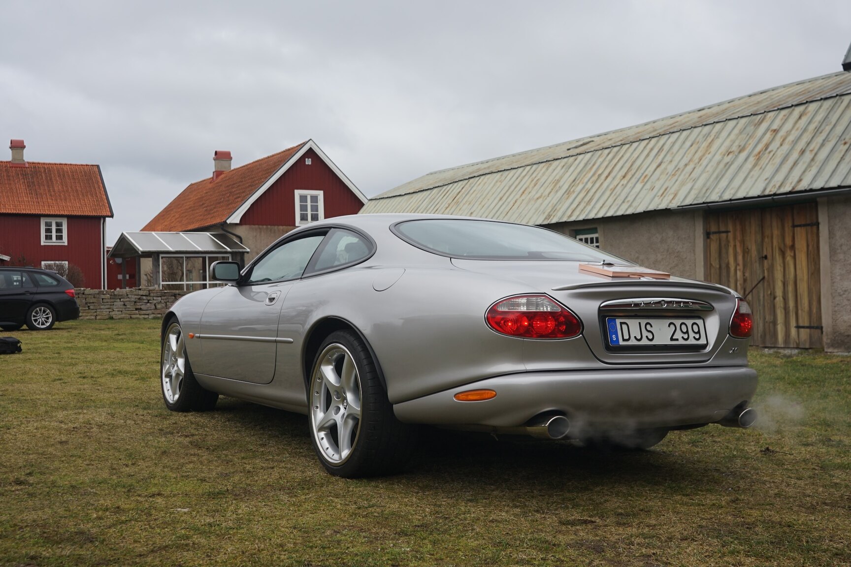 Exteriörbild på 2001 Jaguar XKR Silverstone
