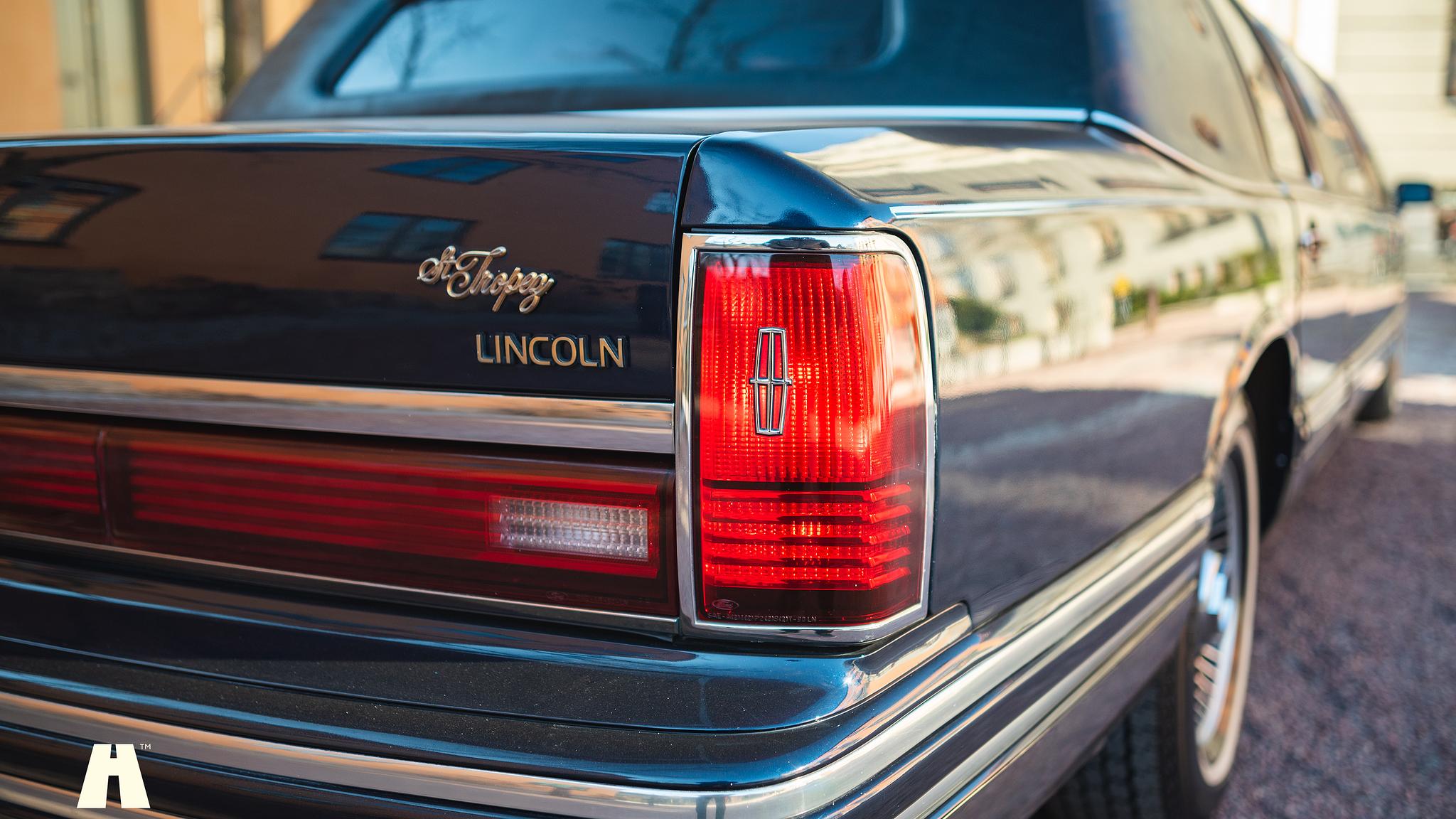 Exteriörbild på 1992 Lincoln Town Car Limousine 