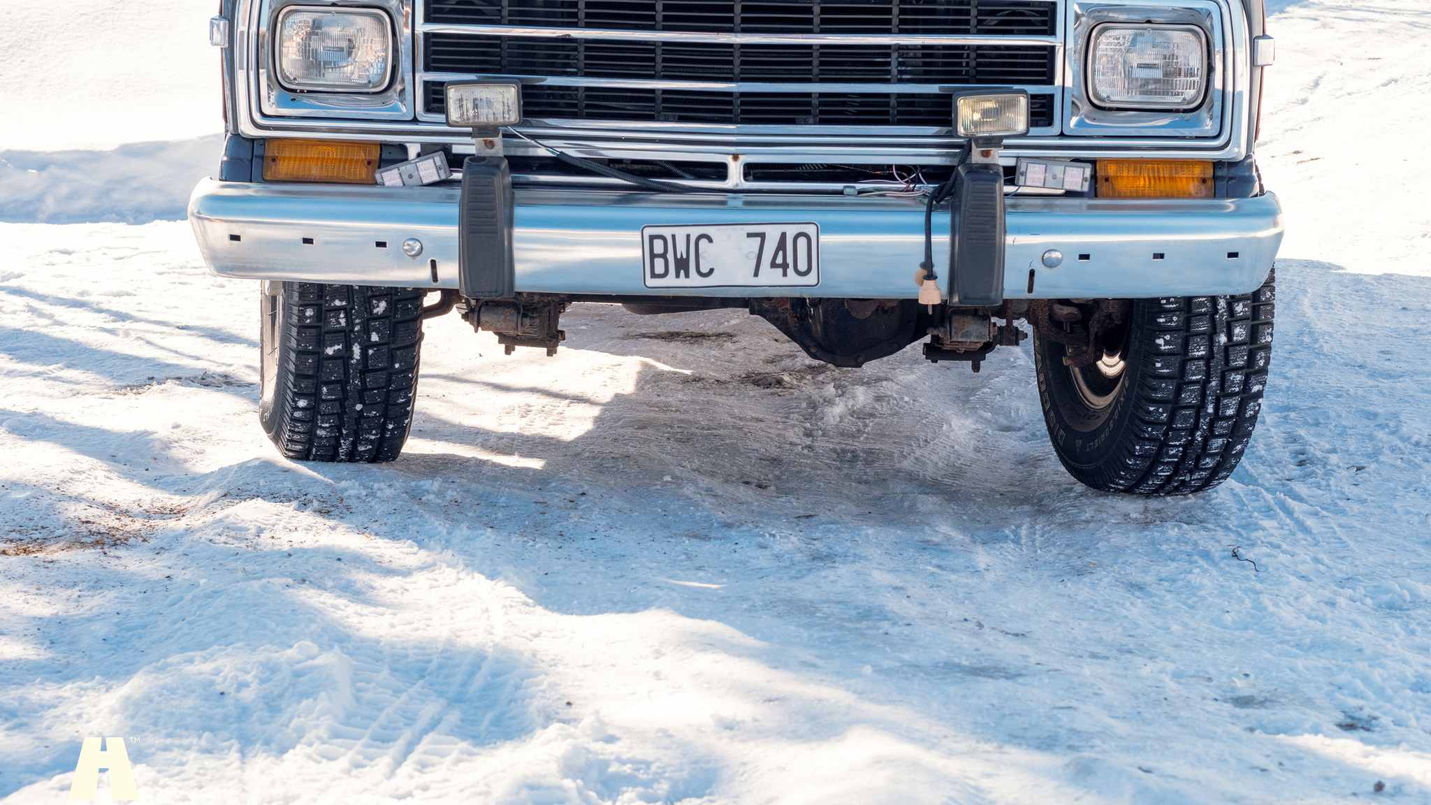 Exterior image of 1988 Jeep Grand Wagoneer 5.9