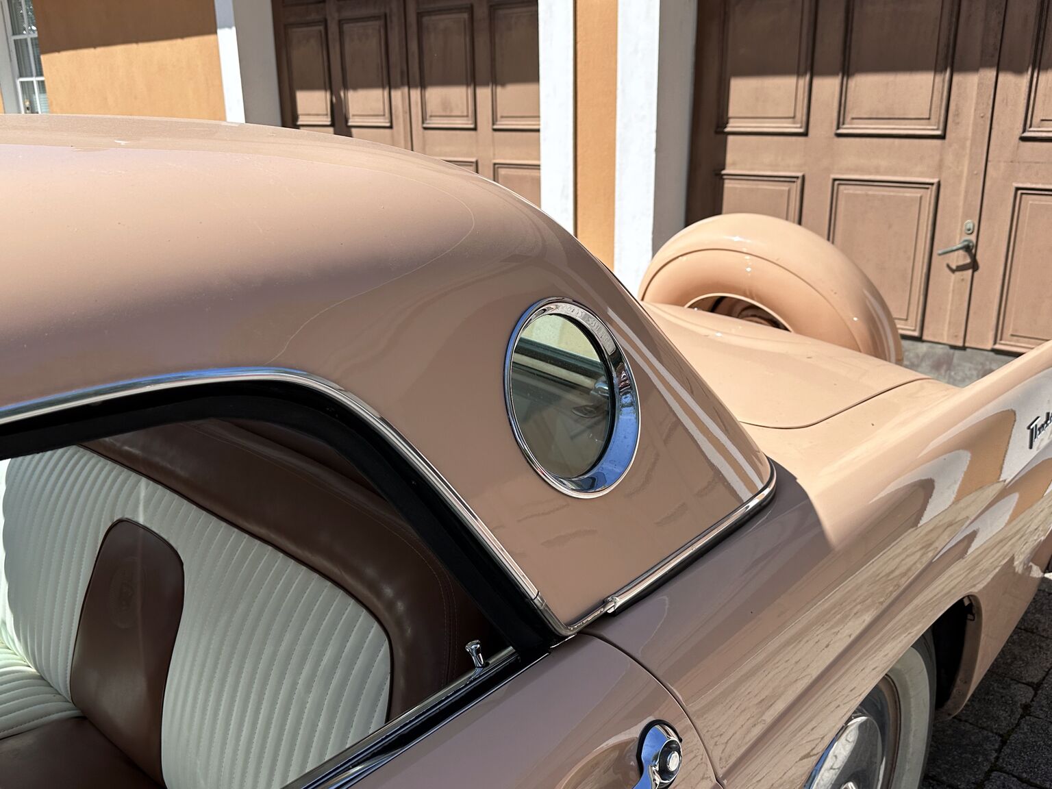 Exteriörbild på 1956 Ford Thunderbird Convertible